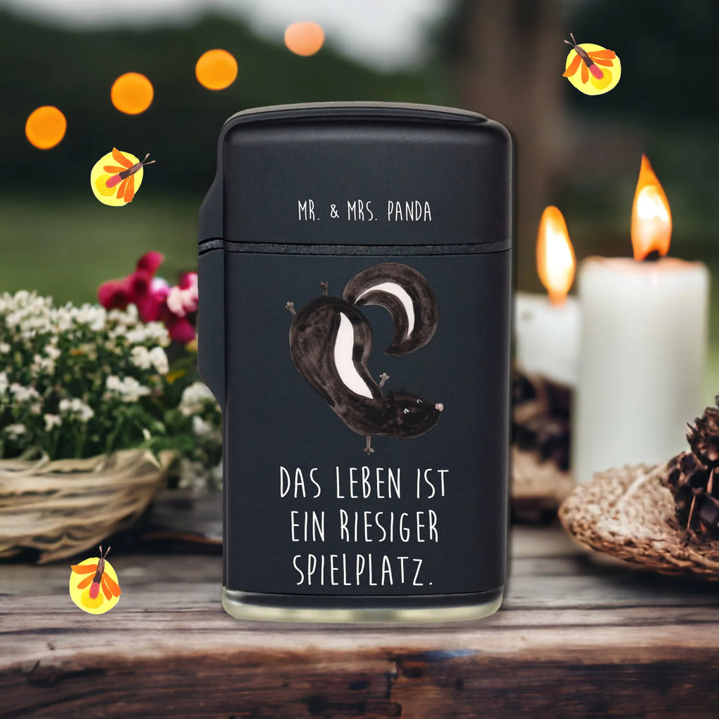 Feuerzeug Stinktier Handstand Feuerzeug, sturmfeuerzeug, zigarettenanzünder, zündgerät, Feuerzeuge, anzünder, sturmfeuerzeuge, gasfeuerzeuge, gas anzünder, Gasfeuerzeug, Stinktier, Skunk, Spielplatz, Raubtier, Stinki, Wildtier, Verpielt, Stinker, Kind