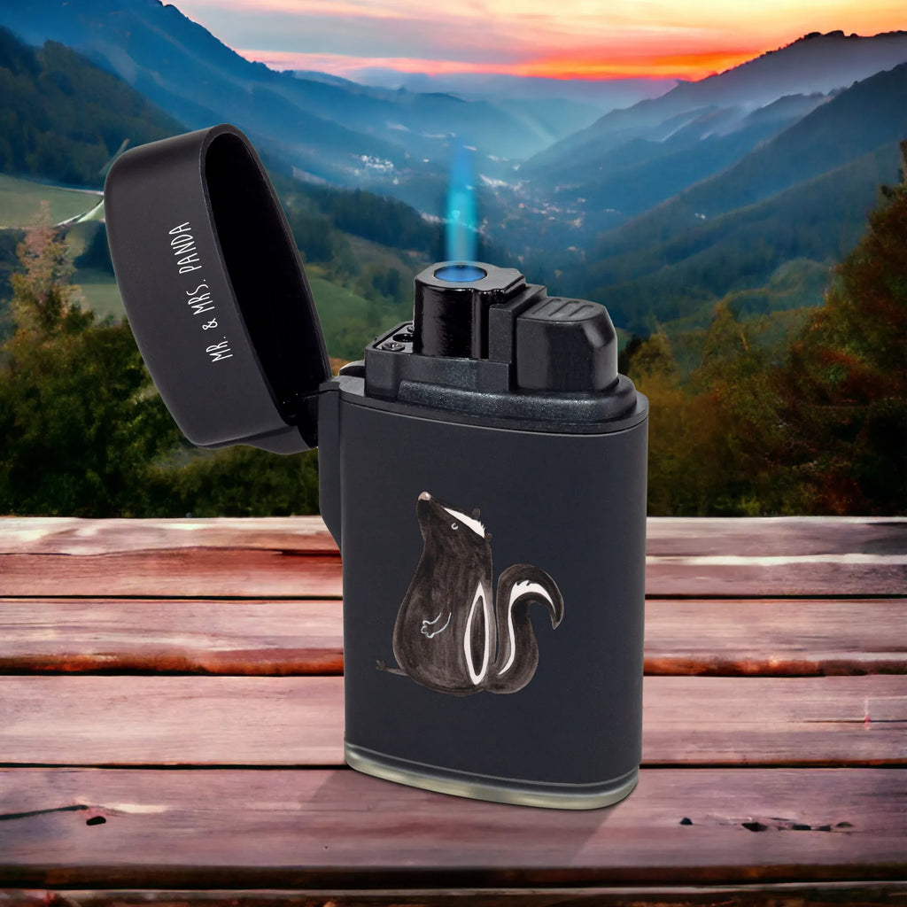 Feuerzeug Stinktier sitzend anzünder, zigarettenanzünder, zündgerät, Feuerzeuge, Gasfeuerzeug, sturmfeuerzeuge, sturmfeuerzeug, gas anzünder, gasfeuerzeuge, Feuerzeug, Skunk, Stinktier, Wildtier, Besserwisser, Stinker, Spruch, Büro, Raubtier, Stinki, Recht
