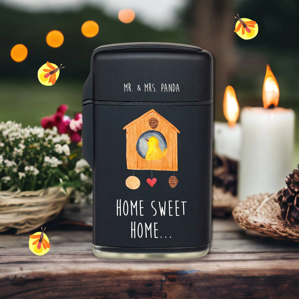 Feuerzeug Vogelhaus sweet Home zündgerät, sturmfeuerzeuge, sturmfeuerzeug, gas anzünder, Feuerzeuge, Feuerzeug, Gasfeuerzeug, zigarettenanzünder, anzünder, gasfeuerzeuge, Lustige Sprüche, Tiere, Tiermotive, Gute Laune, Einzugsgeschenk, Einzug, Vogel, Vogelhaus, Hausbau, Home Sweet Home, Umzug, Geschenk, Haus