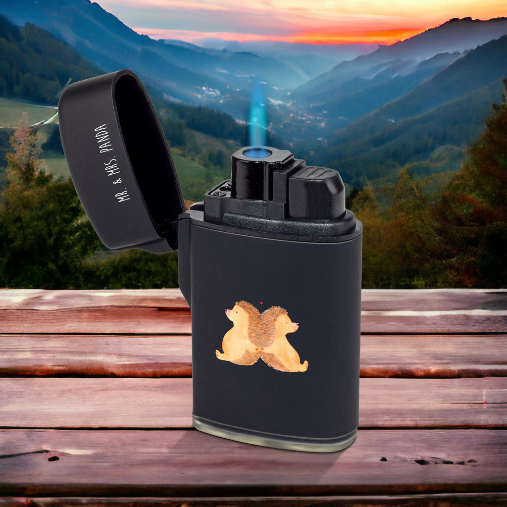 Lighter Hedgehogs holding hands Gasfeuerzeug, gasfeuerzeuge, zündgerät, sturmfeuerzeug, Feuerzeuge, zigarettenanzünder, sturmfeuerzeuge, anzünder, gas anzünder, Feuerzeug, Freundin, Freund, Liebe, Liebesgeschenk, Jahrestag, Verlobung, Partner, Ehemann, Ehefrau, Heiraten, Heiratsantrag, Hocheitstag, Hand in Hand, Hochzeit, Igel, Liebesbeweis, Lieblingsmensch, Igelliebe, Gemeinsamkeit, Liebesbotschaft, Love, Geschenk für Zwei, Große Liebe