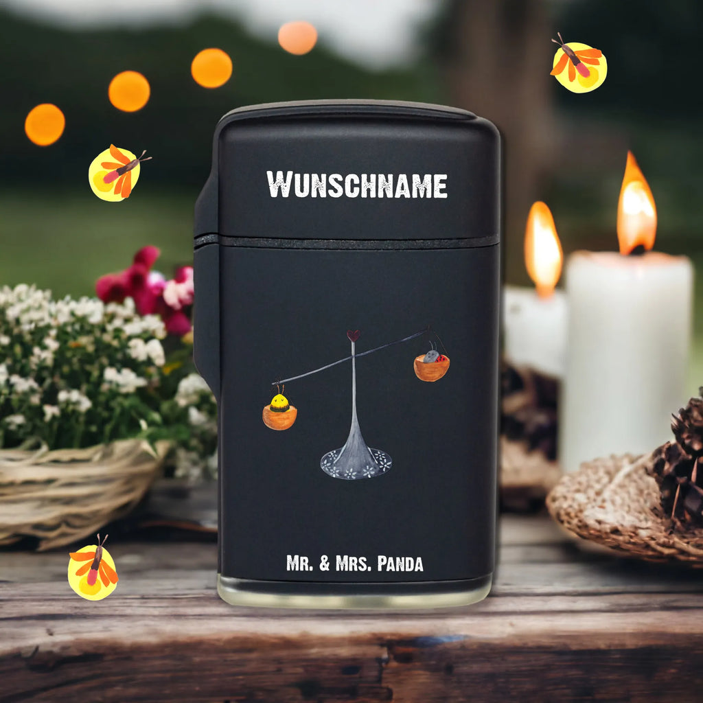 Personalisiertes Feuerzeug Sternzeichen Waage Feuerzeug Bedrucken Lassen, Feuerzeug Mit Spruch, Feuerzeug Als Geschenk Personalisiert, Feuerzeug Mit Wunschtext, Feuerzeug Mit Datum, Feuerzeug Mit Gravur, Feuerzeug Mit Initialen, Individuelles Feuerzeug, Feuerzeug Mit Gas nachfüllbar, Feuerzeug Für Frauen Personalisiert, Personalisiertes Feuerzeug, Feuerzeug Mit Namen, Hochwertiges Feuerzeug Mit Namen, Feuerzeug Mit Text, Feuerzeug Mit Widmung, Feuerzeug Personalisiert, Graviertes Feuerzeug, Feuerzeug Mit Namen Und Symbol, Feuerzeug Geschenk Mit Namen, Feuerzeug Mit Persönlicher Gravur, Feuerzeug Selbst Gestalten, Feuerzeug mit Widmung, Feuerzeug Für Männer Mit Namen, Feuerzeug Mit Wunschname, Tierkreiszeichen, Sternzeichen, Horoskop, Astrologie, Aszendent, Geschenk Oktober, Waage, Marienkäfer, Waage Sternzeichen, Hummel, Geburtstag September, Gleichgewicht, Geschenk September, Biene, Geburtstag Oktober, Waage Geschenk