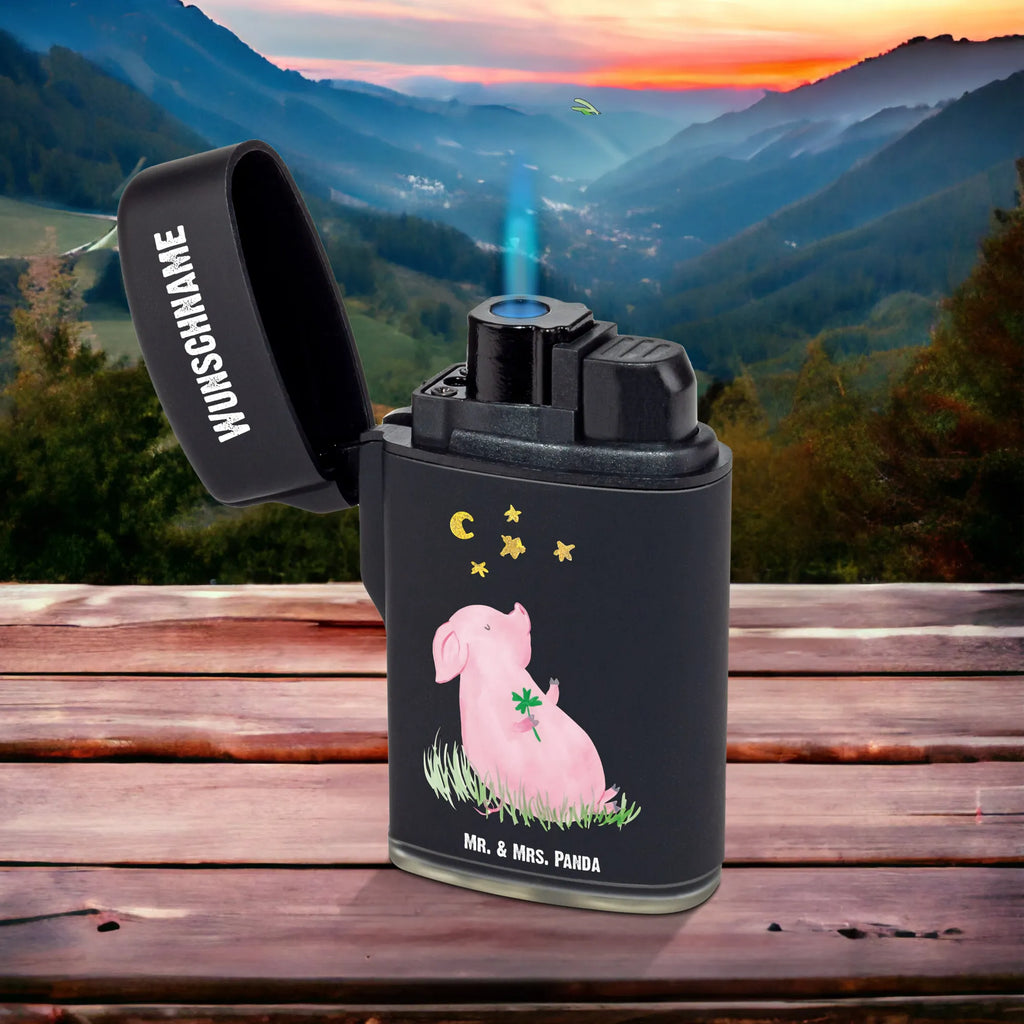 Personalised lighter Pig Luck Personalisiertes Feuerzeug, Personalisiertes Gas-Feuerzeug, Personalisiertes Sturmfeuerzeug, Feuerzeug bedrucken, Feuerzeug personalisiert, Feuerzeug personalisieren, Feuerzeug selbst gestalten, Feuerzeug Geschenkidee, Feuerzeug als Geschenk, Geschenk Feuerzeug, Feuerzeug Geschenk, Feuerzeug mit Name, Feuerzeug mit Namen, Besonderes Feuerzeug, Tiermotive, Gute Laune, lustige Sprüche, Tiere, Glücksschwein. Glück, Schwein, Schweinchen, Sterne, Sernchen, Ziele, Träume, Motivation, Glücksbringer