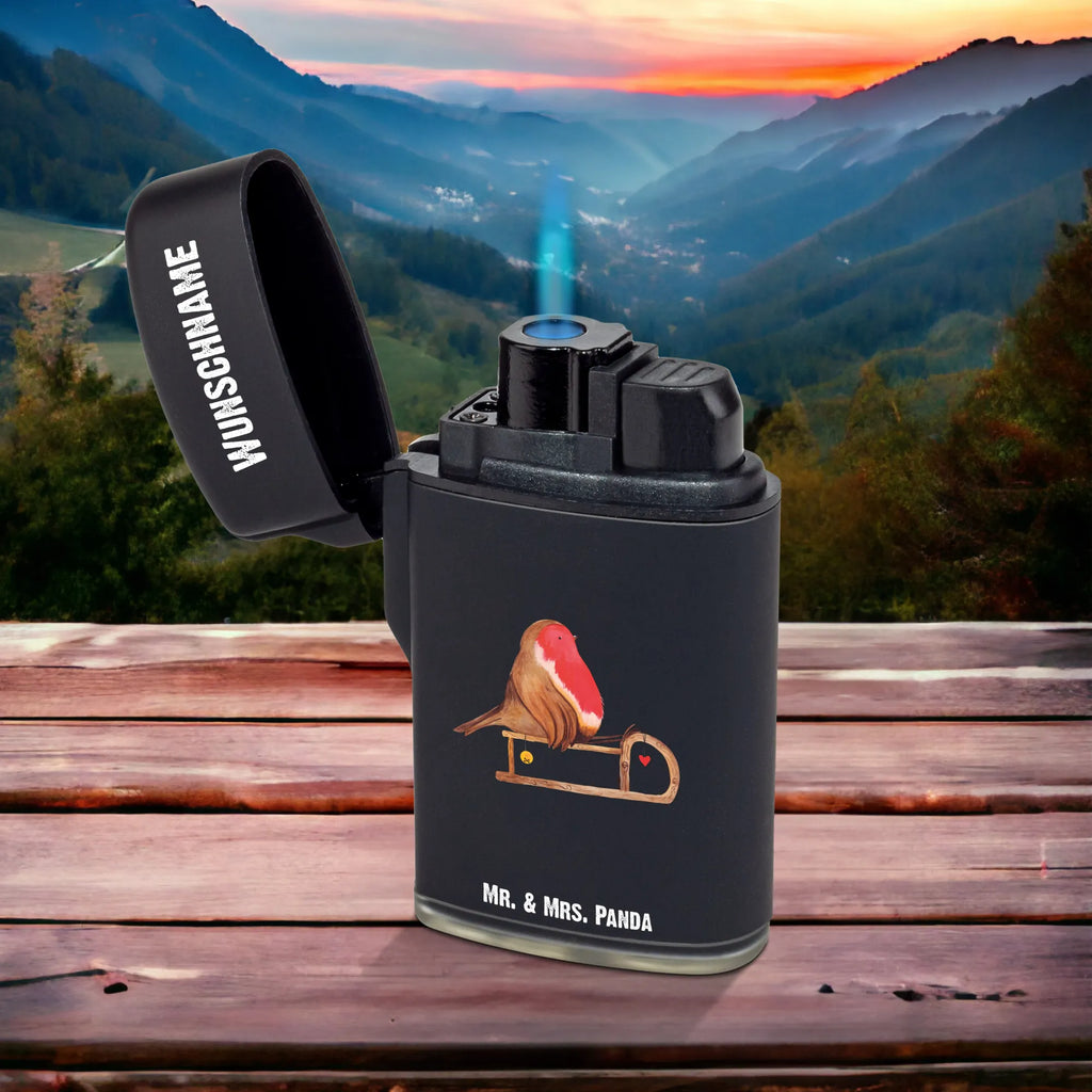 Personalisiertes Feuerzeug Rotkehlchen Schlitten Feuerzeug Mit Wunschname, Feuerzeug Mit Datum, Feuerzeug mit Widmung, Feuerzeug Mit Text, Feuerzeug Mit Persönlicher Gravur, Feuerzeug Als Geschenk Personalisiert, Feuerzeug Mit Spruch, Feuerzeug Mit Gas nachfüllbar, Feuerzeug Mit Namen Und Symbol, Personalisiertes Feuerzeug, Feuerzeug Selbst Gestalten, Feuerzeug Mit Wunschtext, Feuerzeug Mit Namen, Feuerzeug Geschenk Mit Namen, Hochwertiges Feuerzeug Mit Namen, Feuerzeug Mit Gravur, Graviertes Feuerzeug, Feuerzeug Personalisiert, Feuerzeug Für Männer Mit Namen, Individuelles Feuerzeug, Feuerzeug Mit Initialen, Feuerzeug Bedrucken Lassen, Feuerzeug Mit Widmung, Feuerzeug Für Frauen Personalisiert, Winter, Weihnachten, Weihnachtsdeko, Nikolaus, Advent, Heiligabend, Wintermotiv, Vogel, Schlitten