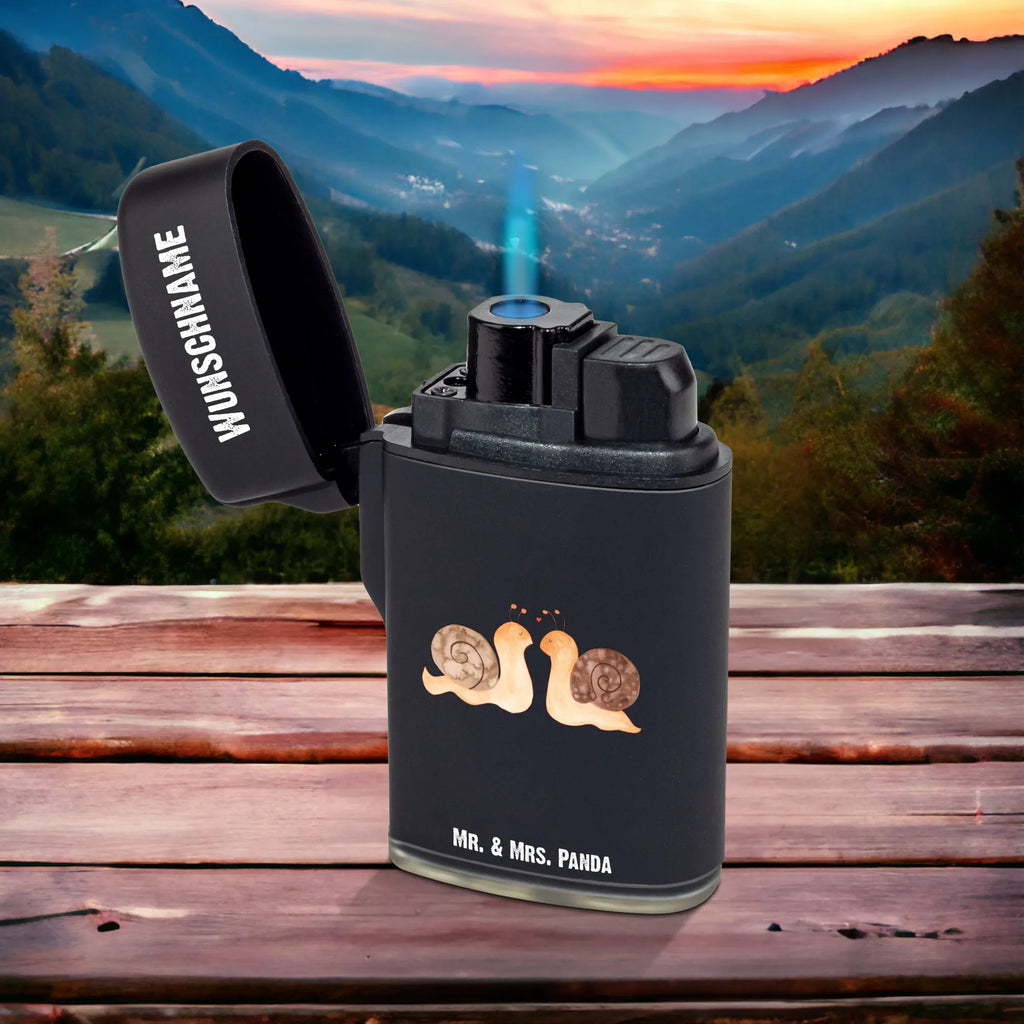 Personalisiertes Feuerzeug Schnecken Liebe Individuelles Feuerzeug, Feuerzeug Geschenk Mit Namen, Feuerzeug Mit Spruch, Feuerzeug Personalisiert, Hochwertiges Feuerzeug Mit Namen, Feuerzeug Mit Gas nachfüllbar, Feuerzeug Mit Initialen, Feuerzeug Mit Wunschtext, Feuerzeug Mit Namen Und Symbol, Feuerzeug Mit Gravur, Feuerzeug Als Geschenk Personalisiert, Feuerzeug Mit Namen, Feuerzeug Für Frauen Personalisiert, Feuerzeug Mit Widmung, Feuerzeug Mit Persönlicher Gravur, Feuerzeug Mit Text, Graviertes Feuerzeug, Feuerzeug Mit Datum, Feuerzeug Bedrucken Lassen, Feuerzeug Für Männer Mit Namen, Feuerzeug Mit Wunschname, Feuerzeug mit Widmung, Feuerzeug Selbst Gestalten, Personalisiertes Feuerzeug, Liebe, Partner, Freund, Freundin, Ehemann, Ehefrau, Heiraten, Verlobung, Heiratsantrag, Liebesgeschenk, Jahrestag, Hocheitstag