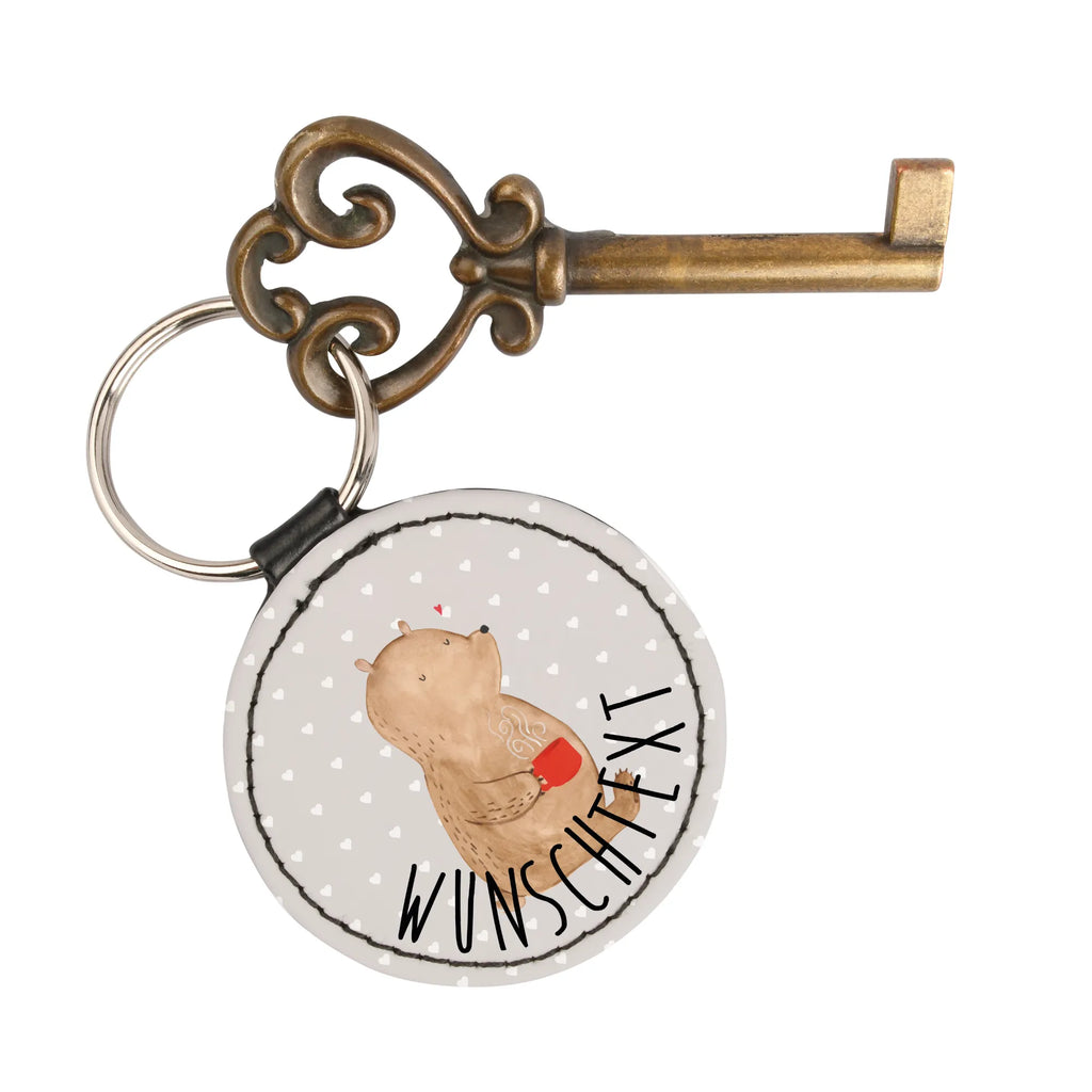 Personalisierter Schlüsselanhänger Bär Morgenkaffee Schlüsselanhänger Mit Widmung, Schlüsselanhänger Mit Koordinaten, Schlüsselanhänger Für Paare Mit Wunschtext, Partner Schlüsselanhänger Personalisiert, Schlüsselanhänger Für Haus Mit Gravur, Schlüsselanhänger Mit Initialen, Freundschafts Schlüsselanhänger Mit Namen, Schlüsselanhänger Für Frauen Mit Wunschtext, Schlüsselanhänger Liebevoll Gestaltet, Schlüsselanhänger Mit Herz Und Gravur, Schlüsselanhänger Für Kinder Mit Namen, Schlüsselanhänger Mit Text, Schlüsselanhänger Für Männer Mit Gravur, Handgemachter Schlüsselanhänger Mit Wunschtext, Schlüsselanhänger Mit Datum, Schlüsselanhänger Vintage Mit Gravur, Schlüsselanhänger Selbst Gestalten, Schlüsselanhänger Aus Holz Mit Wunschtext, Schlüsselanhänger Geschenk Personalisiert, Schlüsselanhänger Bedruckt, Schlüsselanhänger Modern Mit Namen, Filz Schlüsselanhänger Mit Text, Schlüsselanhänger Individuell, Personalisierter Schlüsselanhänger, Schlüsselanhänger Aus Leder Mit Gravur, Schlüsselanhänger Mit Botschaft, Metall Schlüsselanhänger Mit Namen, Schlüsselanhänger Für Auto Mit Wunschtext, Schlüsselanhänger Mit Wunschtext, Freundin, Freund, Liebe, Liebesgeschenk, Jahrestag, Verlobung, Partner, Ehemann, Ehefrau, Heiraten, Heiratsantrag, Hocheitstag, Valentinstag, Geschenk für Freundin, für Männer, Geschenk für Frauen, Geschenk für Partner, Hochzeitstag, für Ehemann, Liebesbeweis, Mitbringsel