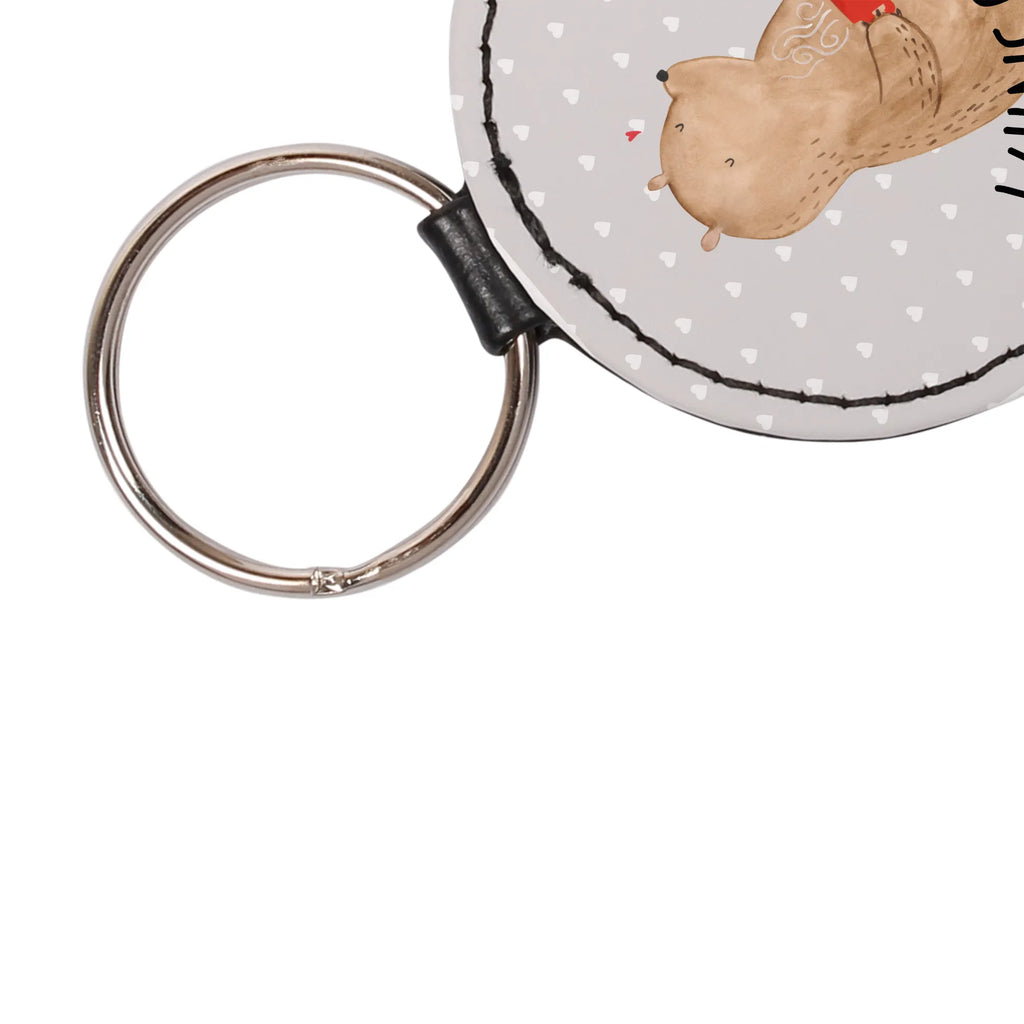 Personalisierter Schlüsselanhänger Bär Morgenkaffee Schlüsselanhänger Mit Widmung, Schlüsselanhänger Mit Koordinaten, Schlüsselanhänger Für Paare Mit Wunschtext, Partner Schlüsselanhänger Personalisiert, Schlüsselanhänger Für Haus Mit Gravur, Schlüsselanhänger Mit Initialen, Freundschafts Schlüsselanhänger Mit Namen, Schlüsselanhänger Für Frauen Mit Wunschtext, Schlüsselanhänger Liebevoll Gestaltet, Schlüsselanhänger Mit Herz Und Gravur, Schlüsselanhänger Für Kinder Mit Namen, Schlüsselanhänger Mit Text, Schlüsselanhänger Für Männer Mit Gravur, Handgemachter Schlüsselanhänger Mit Wunschtext, Schlüsselanhänger Mit Datum, Schlüsselanhänger Vintage Mit Gravur, Schlüsselanhänger Selbst Gestalten, Schlüsselanhänger Aus Holz Mit Wunschtext, Schlüsselanhänger Geschenk Personalisiert, Schlüsselanhänger Bedruckt, Schlüsselanhänger Modern Mit Namen, Filz Schlüsselanhänger Mit Text, Schlüsselanhänger Individuell, Personalisierter Schlüsselanhänger, Schlüsselanhänger Aus Leder Mit Gravur, Schlüsselanhänger Mit Botschaft, Metall Schlüsselanhänger Mit Namen, Schlüsselanhänger Für Auto Mit Wunschtext, Schlüsselanhänger Mit Wunschtext, Freundin, Freund, Liebe, Liebesgeschenk, Jahrestag, Verlobung, Partner, Ehemann, Ehefrau, Heiraten, Heiratsantrag, Hocheitstag, Valentinstag, Geschenk für Freundin, für Männer, Geschenk für Frauen, Geschenk für Partner, Hochzeitstag, für Ehemann, Liebesbeweis, Mitbringsel