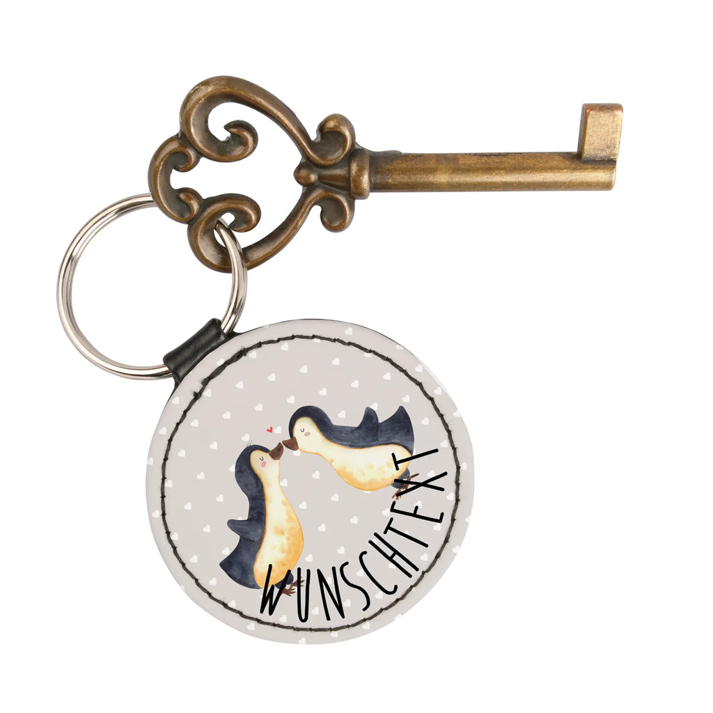 Personalisierter Schlüsselanhänger Pinguine Kuss Schlüsselanhänger Liebevoll Gestaltet, Personalisierter Schlüsselanhänger, Schlüsselanhänger Für Frauen Mit Wunschtext, Schlüsselanhänger Selbst Gestalten, Schlüsselanhänger Für Kinder Mit Namen, Schlüsselanhänger Vintage Mit Gravur, Schlüsselanhänger Mit Widmung, Schlüsselanhänger Aus Holz Mit Wunschtext, Schlüsselanhänger Geschenk Personalisiert, Schlüsselanhänger Bedruckt, Schlüsselanhänger Mit Text, Schlüsselanhänger Mit Wunschtext, Schlüsselanhänger Modern Mit Namen, Metall Schlüsselanhänger Mit Namen, Schlüsselanhänger Mit Koordinaten, Schlüsselanhänger Aus Leder Mit Gravur, Freundschafts Schlüsselanhänger Mit Namen, Filz Schlüsselanhänger Mit Text, Schlüsselanhänger Mit Botschaft, Schlüsselanhänger Individuell, Schlüsselanhänger Für Auto Mit Wunschtext, Schlüsselanhänger Für Männer Mit Gravur, Schlüsselanhänger Für Haus Mit Gravur, Schlüsselanhänger Mit Datum, Handgemachter Schlüsselanhänger Mit Wunschtext, Schlüsselanhänger Mit Herz Und Gravur, Schlüsselanhänger Mit Initialen, Schlüsselanhänger Für Paare Mit Wunschtext, Partner Schlüsselanhänger Personalisiert, Freundin, Freund, Liebe, Liebesgeschenk, Jahrestag, Verlobung, Partner, Ehemann, Ehefrau, Heiraten, Heiratsantrag, Hocheitstag, Geschenk für Frauen, Geschenk für Freundin, Mitbringsel, Hochzeitstag, für Männer, Valentinstag, Liebesbeweis, für Ehemann, Geschenk für Partner