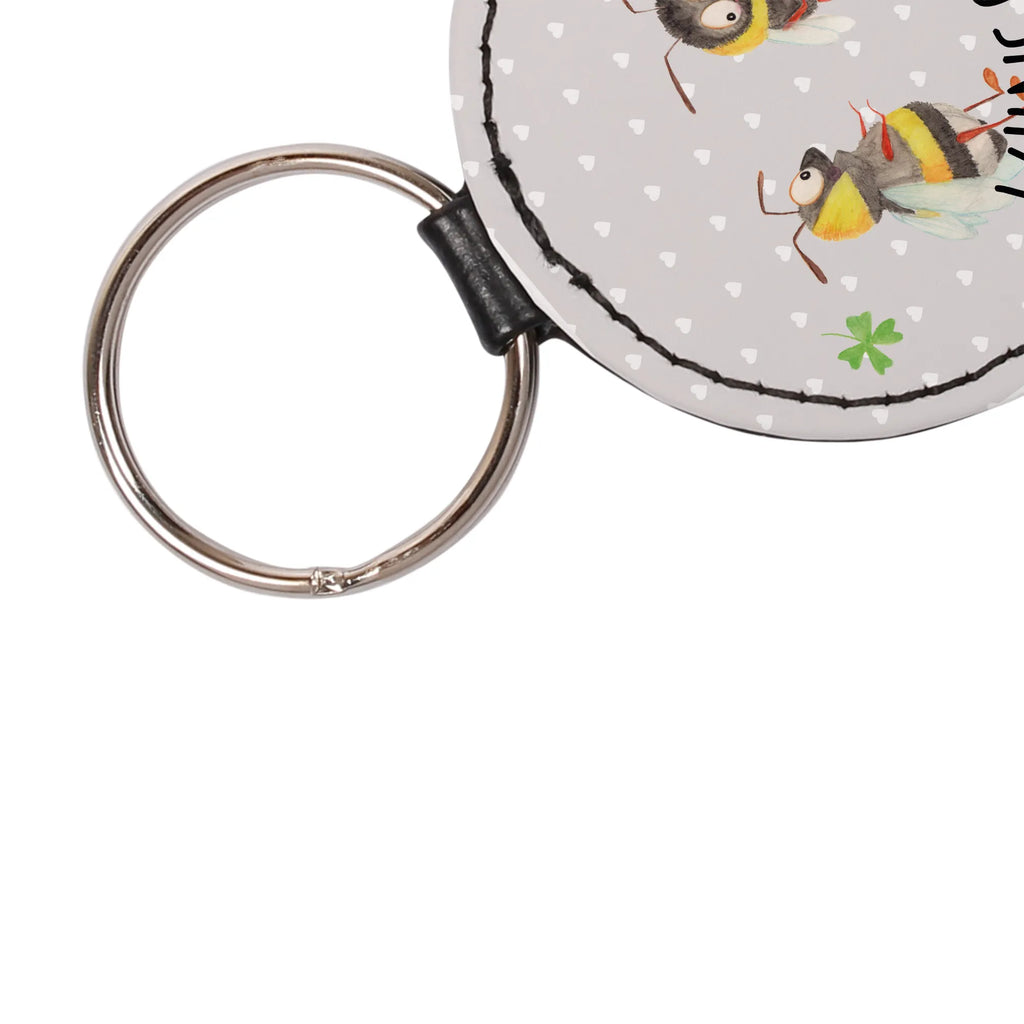 Personalisierter Schlüsselanhänger Bienen Paar Schlüsselanhänger Mit Koordinaten, Freundschafts Schlüsselanhänger Mit Namen, Schlüsselanhänger Mit Wunschtext, Schlüsselanhänger Aus Holz Mit Wunschtext, Schlüsselanhänger Für Paare Mit Wunschtext, Schlüsselanhänger Mit Herz Und Gravur, Schlüsselanhänger Mit Text, Schlüsselanhänger Bedruckt, Schlüsselanhänger Mit Datum, Schlüsselanhänger Mit Gravur, Schlüsselanhänger Vintage Mit Gravur, Schlüsselanhänger Geschenk Personalisiert, Schlüsselanhänger Mit Spruch, Personalisierter Schlüsselanhänger, Schlüsselanhänger Für Haus Mit Gravur, Schlüsselanhänger Für Frauen Mit Wunschtext, Schlüsselanhänger Mit Namen, Schlüsselanhänger Mit Initialen, Filz Schlüsselanhänger Mit Text, Handgemachter Schlüsselanhänger Mit Wunschtext, Schlüsselanhänger Mit Widmung, Schlüsselanhänger Für Auto Mit Wunschtext, Schlüsselanhänger Modern Mit Namen, Schlüsselanhänger Für Kinder Mit Namen, Schlüsselanhänger Für Männer Mit Gravur, Schlüsselanhänger Selbst Gestalten, Schlüsselanhänger Mit Botschaft, Schlüsselanhänger Aus Leder Mit Gravur, Partner Schlüsselanhänger Personalisiert, Schlüsselanhänger Individuell, Metall Schlüsselanhänger Mit Namen, Schlüsselanhänger Liebevoll Gestaltet, Liebe, Partner, Freund, Freundin, Ehemann, Ehefrau, Heiraten, Verlobung, Heiratsantrag, Liebesgeschenk, Jahrestag, Hocheitstag, Valentinstag, verliebte Schildkröten, für Ehemann, Liebesbeweis, Mitbringsel, Schildkröten, Geschenk für Frauen, Hochzeitstag, Geschenk für Partner, Geschenk für Freundin, für Männer