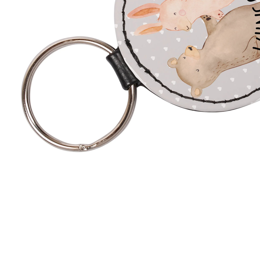 Personalisierter Schlüsselanhänger Bär und Hase Umarmen Schlüsselanhänger Aus Leder Mit Gravur, Schlüsselanhänger Liebevoll Gestaltet, Schlüsselanhänger Mit Botschaft, Schlüsselanhänger Für Haus Mit Gravur, Filz Schlüsselanhänger Mit Text, Partner Schlüsselanhänger Personalisiert, Handgemachter Schlüsselanhänger Mit Wunschtext, Schlüsselanhänger Individuell, Schlüsselanhänger Bedruckt, Schlüsselanhänger Mit Text, Schlüsselanhänger Mit Initialen, Metall Schlüsselanhänger Mit Namen, Schlüsselanhänger Modern Mit Namen, Schlüsselanhänger Geschenk Personalisiert, Schlüsselanhänger Für Männer Mit Gravur, Schlüsselanhänger Mit Wunschtext, Schlüsselanhänger Vintage Mit Gravur, Schlüsselanhänger Für Auto Mit Wunschtext, Schlüsselanhänger Mit Widmung, Schlüsselanhänger Selbst Gestalten, Schlüsselanhänger Für Kinder Mit Namen, Schlüsselanhänger Mit Herz Und Gravur, Schlüsselanhänger Mit Datum, Personalisierter Schlüsselanhänger, Schlüsselanhänger Für Paare Mit Wunschtext, Schlüsselanhänger Mit Koordinaten, Freundschafts Schlüsselanhänger Mit Namen, Schlüsselanhänger Für Frauen Mit Wunschtext, Schlüsselanhänger Aus Holz Mit Wunschtext, Freundin, Freund, Liebe, Liebesgeschenk, Jahrestag, Verlobung, Partner, Ehemann, Ehefrau, Heiraten, Heiratsantrag, Hocheitstag, Best Friends, Bärchen, Bär, Hase, Bester Freund, Freunde