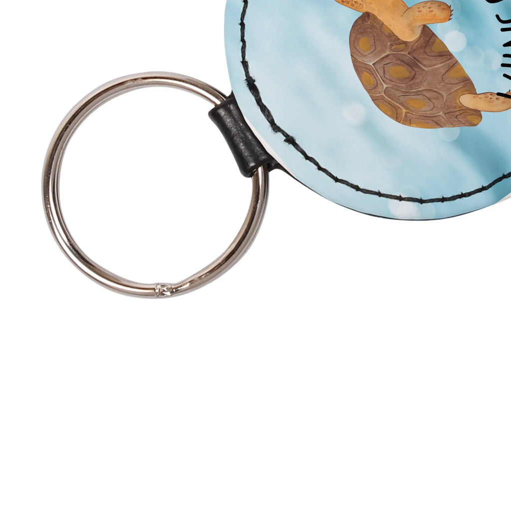 Personalisierter Schlüsselanhänger Schildkröte marschiert Schlüsselanhänger Mit Namen, Schlüsselanhänger Mit Initialen, Schlüsselanhänger Für Paare Mit Wunschtext, Schlüsselanhänger Für Auto Mit Wunschtext, Schlüsselanhänger Mit Datum, Handgemachter Schlüsselanhänger Mit Wunschtext, Schlüsselanhänger Mit Gravur, Schlüsselanhänger Mit Spruch, Schlüsselanhänger Individuell, Schlüsselanhänger Bedruckt, Schlüsselanhänger Mit Koordinaten, Schlüsselanhänger Geschenk Personalisiert, Schlüsselanhänger Aus Holz Mit Wunschtext, Personalisierter Schlüsselanhänger, Schlüsselanhänger Aus Leder Mit Gravur, Schlüsselanhänger Mit Widmung, Schlüsselanhänger Modern Mit Namen, Schlüsselanhänger Mit Wunschtext, Schlüsselanhänger Mit Text, Schlüsselanhänger Für Männer Mit Gravur, Schlüsselanhänger Liebevoll Gestaltet, Metall Schlüsselanhänger Mit Namen, Partner Schlüsselanhänger Personalisiert, Filz Schlüsselanhänger Mit Text, Schlüsselanhänger Für Kinder Mit Namen, Schlüsselanhänger Mit Botschaft, Schlüsselanhänger Selbst Gestalten, Schlüsselanhänger Mit Herz Und Gravur, Schlüsselanhänger Vintage Mit Gravur, Schlüsselanhänger Für Frauen Mit Wunschtext, Schlüsselanhänger Für Haus Mit Gravur, Freundschafts Schlüsselanhänger Mit Namen, Meerestiere, Meer, Urlaub, get lost, Schildkröten, Neustart, Schildkröte, Abenteuer, Reiselust, Motivation, Lieblingsmensch, Inspiration