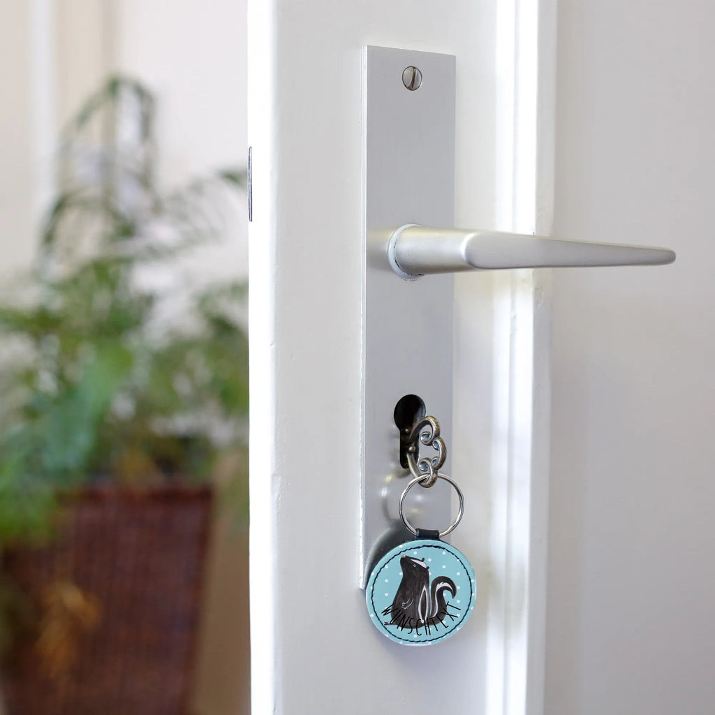 Personalisierter Schlüsselanhänger Stinktier sitzend Partner Schlüsselanhänger Personalisiert, Schlüsselanhänger Bedruckt, Freundschafts Schlüsselanhänger Mit Namen, Schlüsselanhänger Geschenk Personalisiert, Handgemachter Schlüsselanhänger Mit Wunschtext, Personalisierter Schlüsselanhänger, Schlüsselanhänger Mit Initialen, Schlüsselanhänger Liebevoll Gestaltet, Schlüsselanhänger Mit Spruch, Schlüsselanhänger Mit Text, Schlüsselanhänger Mit Datum, Schlüsselanhänger Für Frauen Mit Wunschtext, Schlüsselanhänger Mit Wunschtext, Schlüsselanhänger Mit Gravur, Schlüsselanhänger Mit Herz Und Gravur, Schlüsselanhänger Mit Namen, Metall Schlüsselanhänger Mit Namen, Schlüsselanhänger Mit Widmung, Schlüsselanhänger Modern Mit Namen, Schlüsselanhänger Für Haus Mit Gravur, Schlüsselanhänger Vintage Mit Gravur, Schlüsselanhänger Aus Leder Mit Gravur, Schlüsselanhänger Für Paare Mit Wunschtext, Filz Schlüsselanhänger Mit Text, Schlüsselanhänger Für Kinder Mit Namen, Schlüsselanhänger Für Männer Mit Gravur, Schlüsselanhänger Selbst Gestalten, Schlüsselanhänger Individuell, Schlüsselanhänger Aus Holz Mit Wunschtext, Schlüsselanhänger Mit Koordinaten, Schlüsselanhänger Für Auto Mit Wunschtext, Schlüsselanhänger Mit Botschaft, Stinktier, Skunk, Stinki, Wildtier, Büro, Stinker, Spruch, Raubtier, Besserwisser, Recht