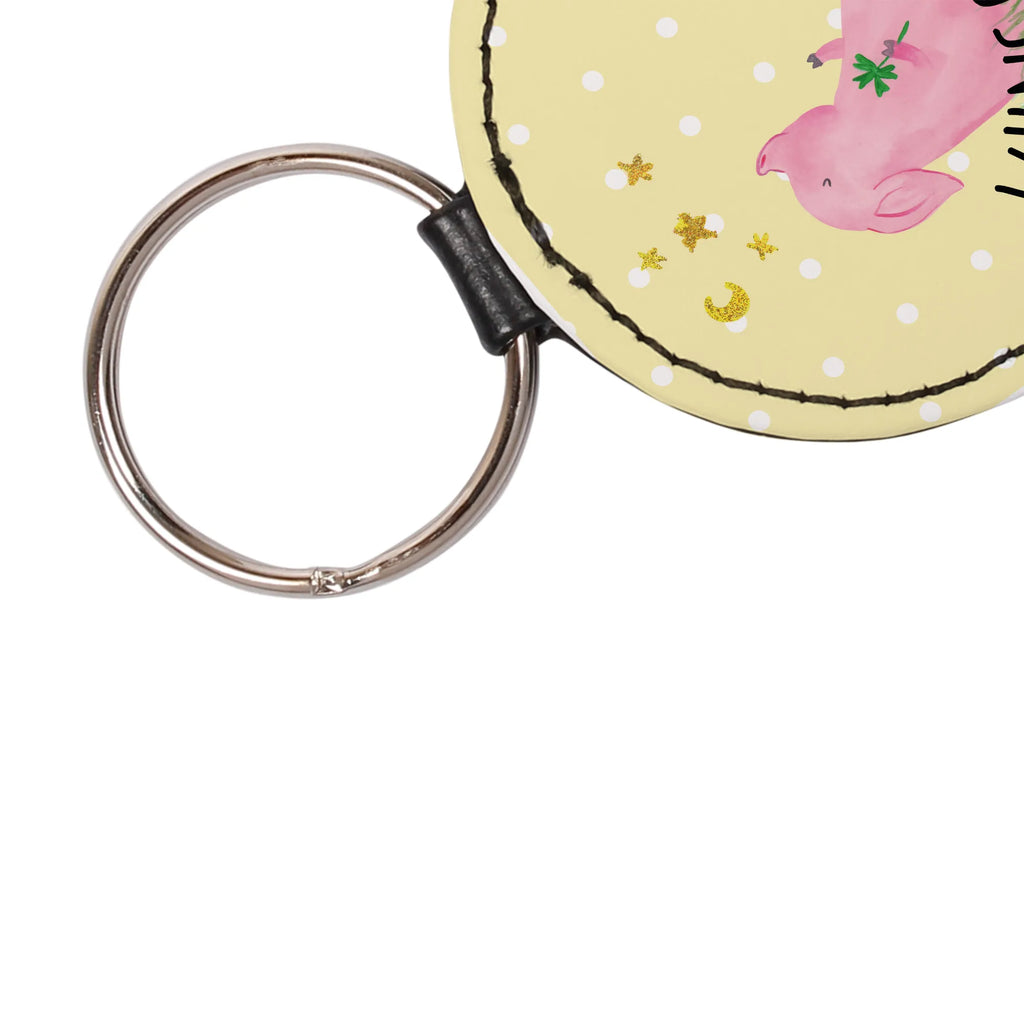 Personalisierter Schlüsselanhänger Glücksschwein Schlüsselanhänger Bedruckt, Schlüsselanhänger Mit Spruch, Schlüsselanhänger Für Paare Mit Wunschtext, Schlüsselanhänger Mit Botschaft, Schlüsselanhänger Geschenk Personalisiert, Schlüsselanhänger Aus Holz Mit Wunschtext, Partner Schlüsselanhänger Personalisiert, Freundschafts Schlüsselanhänger Mit Namen, Schlüsselanhänger Mit Koordinaten, Schlüsselanhänger Mit Widmung, Personalisierter Schlüsselanhänger, Schlüsselanhänger Mit Text, Schlüsselanhänger Für Frauen Mit Wunschtext, Schlüsselanhänger Für Männer Mit Gravur, Schlüsselanhänger Für Kinder Mit Namen, Schlüsselanhänger Mit Namen, Schlüsselanhänger Für Auto Mit Wunschtext, Schlüsselanhänger Mit Herz Und Gravur, Schlüsselanhänger Aus Leder Mit Gravur, Schlüsselanhänger Mit Wunschtext, Schlüsselanhänger Mit Initialen, Schlüsselanhänger Individuell, Metall Schlüsselanhänger Mit Namen, Schlüsselanhänger Mit Datum, Schlüsselanhänger Vintage Mit Gravur, Schlüsselanhänger Mit Gravur, Schlüsselanhänger Selbst Gestalten, Handgemachter Schlüsselanhänger Mit Wunschtext, Schlüsselanhänger Liebevoll Gestaltet, Filz Schlüsselanhänger Mit Text, Schlüsselanhänger Modern Mit Namen, Schlüsselanhänger Für Haus Mit Gravur, Tiermotive, Gute Laune, lustige Sprüche, Tiere, Schweinchen, Schwein, Träume, Glücksschwein. Glück, Sernchen, Ziele, Sterne, Motivation, Glücksbringer