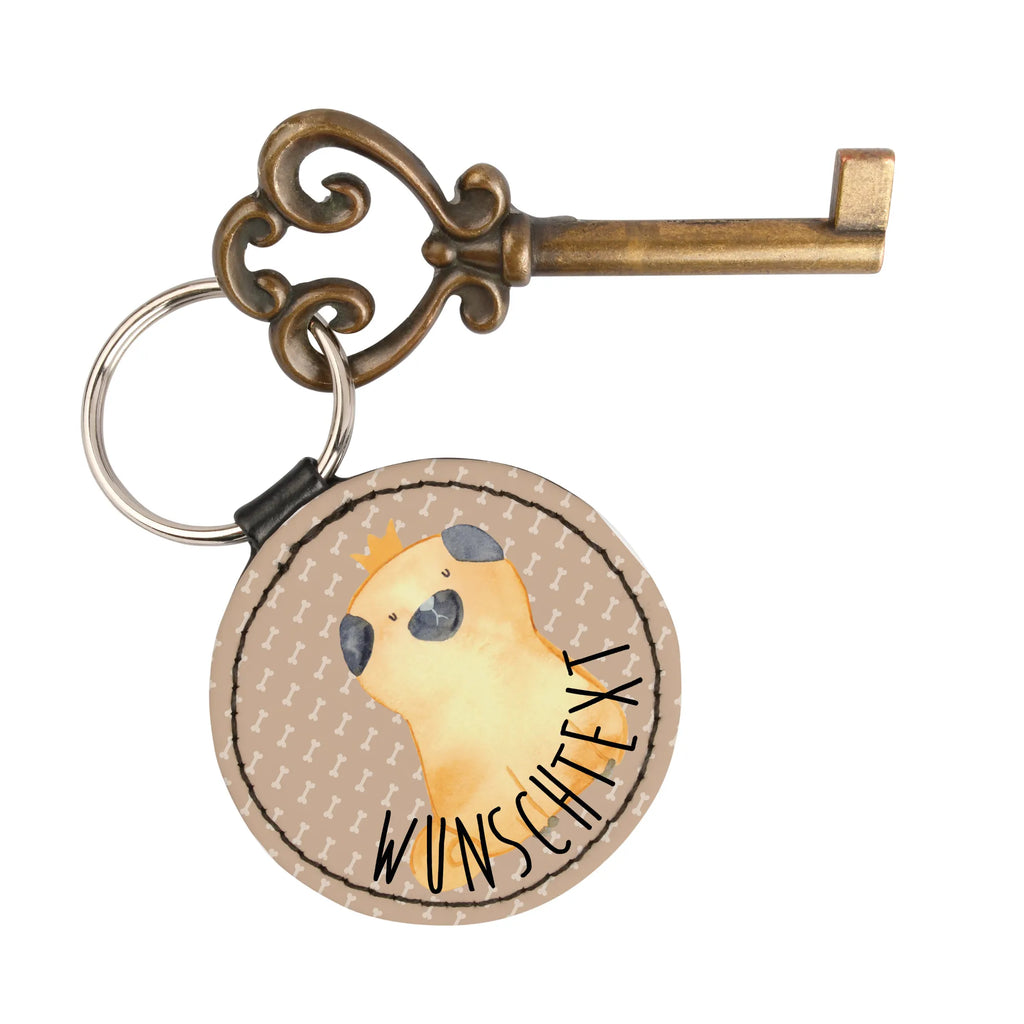 Personalisierter Schlüsselanhänger Mops Krone Schlüsselanhänger Mit Widmung, Schlüsselanhänger Aus Holz Mit Wunschtext, Schlüsselanhänger Selbst Gestalten, Freundschafts Schlüsselanhänger Mit Namen, Schlüsselanhänger Für Männer Mit Gravur, Schlüsselanhänger Individuell, Schlüsselanhänger Mit Herz Und Gravur, Personalisierter Schlüsselanhänger, Partner Schlüsselanhänger Personalisiert, Schlüsselanhänger Mit Koordinaten, Schlüsselanhänger Aus Leder Mit Gravur, Schlüsselanhänger Mit Botschaft, Schlüsselanhänger Geschenk Personalisiert, Schlüsselanhänger Vintage Mit Gravur, Schlüsselanhänger Mit Wunschtext, Handgemachter Schlüsselanhänger Mit Wunschtext, Schlüsselanhänger Mit Text, Filz Schlüsselanhänger Mit Text, Schlüsselanhänger Mit Datum, Schlüsselanhänger Bedruckt, Schlüsselanhänger Für Haus Mit Gravur, Schlüsselanhänger Modern Mit Namen, Schlüsselanhänger Für Kinder Mit Namen, Schlüsselanhänger Für Auto Mit Wunschtext, Schlüsselanhänger Liebevoll Gestaltet, Schlüsselanhänger Mit Initialen, Schlüsselanhänger Für Paare Mit Wunschtext, Metall Schlüsselanhänger Mit Namen, Schlüsselanhänger Für Frauen Mit Wunschtext, Sprüche, Hund, Hunderasse, Hundebesitzer, Hundemotiv, Haustier, Tierliebhaber, Lustig, Allergisch, Hausregel, Hundebesitzer. Spruch, Mops, Kinderlos