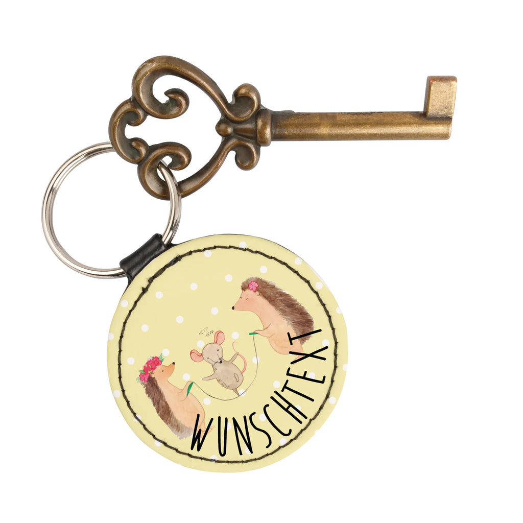 Personalisierter Schlüsselanhänger Igel Seilhüpfen Schlüsselanhänger Für Paare Mit Wunschtext, Schlüsselanhänger Mit Spruch, Schlüsselanhänger Geschenk Personalisiert, Schlüsselanhänger Mit Wunschtext, Handgemachter Schlüsselanhänger Mit Wunschtext, Metall Schlüsselanhänger Mit Namen, Schlüsselanhänger Mit Herz Und Gravur, Freundschafts Schlüsselanhänger Mit Namen, Schlüsselanhänger Aus Holz Mit Wunschtext, Schlüsselanhänger Mit Datum, Schlüsselanhänger Für Haus Mit Gravur, Schlüsselanhänger Mit Koordinaten, Schlüsselanhänger Mit Gravur, Schlüsselanhänger Für Frauen Mit Wunschtext, Schlüsselanhänger Mit Namen, Schlüsselanhänger Für Männer Mit Gravur, Personalisierter Schlüsselanhänger, Schlüsselanhänger Mit Initialen, Schlüsselanhänger Aus Leder Mit Gravur, Schlüsselanhänger Mit Widmung, Schlüsselanhänger Liebevoll Gestaltet, Schlüsselanhänger Mit Text, Schlüsselanhänger Bedruckt, Filz Schlüsselanhänger Mit Text, Schlüsselanhänger Individuell, Schlüsselanhänger Vintage Mit Gravur, Partner Schlüsselanhänger Personalisiert, Schlüsselanhänger Für Kinder Mit Namen, Schlüsselanhänger Mit Botschaft, Schlüsselanhänger Für Auto Mit Wunschtext, Schlüsselanhänger Modern Mit Namen, Schlüsselanhänger Selbst Gestalten, Tiermotive, Gute Laune, lustige Sprüche, Tiere, Igel, Kindergarten, Seilspringen, Seilhüpfen, Kinder, Maus