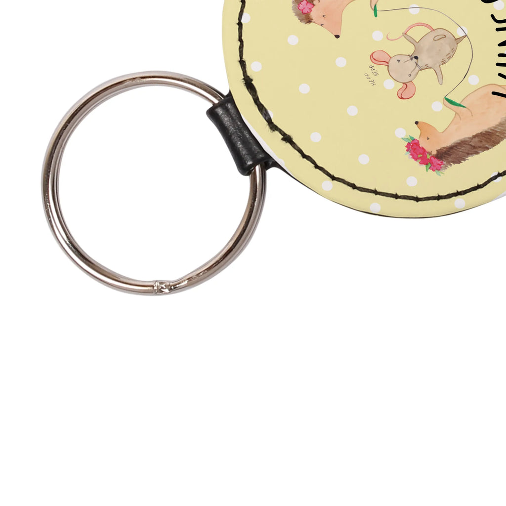 Personalisierter Schlüsselanhänger Igel Seilhüpfen Schlüsselanhänger Für Paare Mit Wunschtext, Schlüsselanhänger Mit Spruch, Schlüsselanhänger Geschenk Personalisiert, Schlüsselanhänger Mit Wunschtext, Handgemachter Schlüsselanhänger Mit Wunschtext, Metall Schlüsselanhänger Mit Namen, Schlüsselanhänger Mit Herz Und Gravur, Freundschafts Schlüsselanhänger Mit Namen, Schlüsselanhänger Aus Holz Mit Wunschtext, Schlüsselanhänger Mit Datum, Schlüsselanhänger Für Haus Mit Gravur, Schlüsselanhänger Mit Koordinaten, Schlüsselanhänger Mit Gravur, Schlüsselanhänger Für Frauen Mit Wunschtext, Schlüsselanhänger Mit Namen, Schlüsselanhänger Für Männer Mit Gravur, Personalisierter Schlüsselanhänger, Schlüsselanhänger Mit Initialen, Schlüsselanhänger Aus Leder Mit Gravur, Schlüsselanhänger Mit Widmung, Schlüsselanhänger Liebevoll Gestaltet, Schlüsselanhänger Mit Text, Schlüsselanhänger Bedruckt, Filz Schlüsselanhänger Mit Text, Schlüsselanhänger Individuell, Schlüsselanhänger Vintage Mit Gravur, Partner Schlüsselanhänger Personalisiert, Schlüsselanhänger Für Kinder Mit Namen, Schlüsselanhänger Mit Botschaft, Schlüsselanhänger Für Auto Mit Wunschtext, Schlüsselanhänger Modern Mit Namen, Schlüsselanhänger Selbst Gestalten, Tiermotive, Gute Laune, lustige Sprüche, Tiere, Igel, Kindergarten, Seilspringen, Seilhüpfen, Kinder, Maus