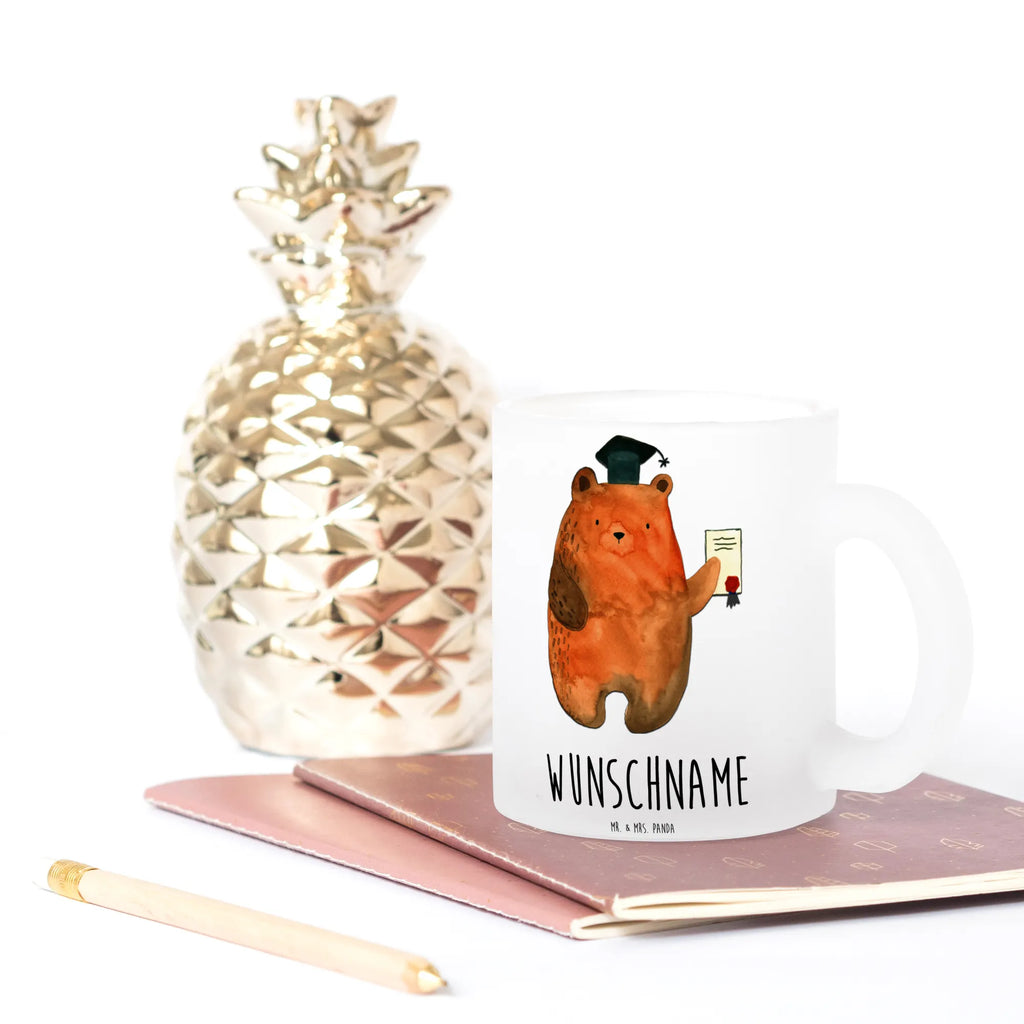 Personalisierte Teetasse Prüfungsbär Teetasse Modern Personalisiert, Personalisierte Teetasse, Teetasse Mit Gravur, Teetasse Mit Spruch, Teetasse Für Frauen Mit Spruch, Werbegeschenk mit Firmennamen, Teetasse Personalisiert, Teetasse Mit Wunschtext, Nachhaltige Teetasse Mit Wunschtext, Emailletasse Mit Wunschtext, Teetasse Mit Namen, Teetasse Für Männer Mit Namen, Vintage Teetasse Mit Gravur, Porzellantasse Mit Gravur, Teetasse Selbst Gestalten, Keramiktasse Mit Namen, Teetasse Für Kinder Mit Wunschtext, Tasse Für Tee Mit Namen, Mikrowellengeeignete Teetasse Mit Namen, Tasse Für Tee Mit Wunschtext, Teetasse Mit Henkel Und Text, Glas Teetasse Personalisiert, Firmengeschenk mit Wunschtext, Teetasse Groß Mit Namen, Lustige Teetasse Mit Namen, Spülmaschinenfeste Teetasse Mit Text, Lieblings Teetasse Mit Wunschtext, Design Teetasse Mit Gravur, Teetasse Bedruckt Mit Wunschtext, Teetasse Mit Liebevollem Text, Teetasse Geschenk Personalisiert, Teetasse Mit Tiermotiv Und Wunschtext, Teetasse Mit Initialen, Kleine Teetasse Mit Wunschtext, Bär, Teddy, Teddybär, Prüfung bestanden, Abitur, Zeugnis, Abschlusszeugnis, Prüfungen, Abschluss