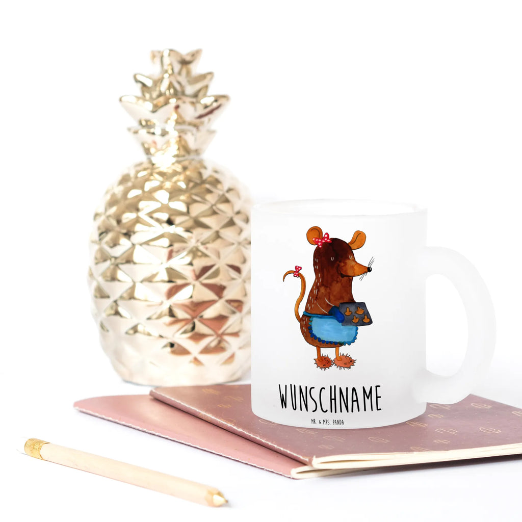 Personalisierte Teetasse Maus Kekse Porzellantasse Mit Gravur, Spülmaschinenfeste Teetasse Mit Text, Teetasse Mit Gravur, Mikrowellengeeignete Teetasse Mit Namen, Teetasse Groß Mit Namen, Lustige Teetasse Mit Namen, Tasse Für Tee Mit Namen, Teetasse Für Kinder Mit Wunschtext, Teetasse Geschenk Personalisiert, Teetasse Mit Liebevollem Text, Teetasse Mit Wunschtext, Firmengeschenk mit Wunschtext, Teetasse Für Frauen Mit Spruch, Teetasse Modern Personalisiert, Werbegeschenk mit Firmennamen, Teetasse Mit Tiermotiv Und Wunschtext, Teetasse Personalisiert, Teetasse Mit Initialen, Tasse Für Tee Mit Wunschtext, Teetasse Für Männer Mit Namen, Teetasse Mit Spruch, Teetasse Bedruckt Mit Wunschtext, Glas Teetasse Personalisiert, Personalisierte Teetasse, Teetasse Mit Namen, Kleine Teetasse Mit Wunschtext, Design Teetasse Mit Gravur, Teetasse Selbst Gestalten, Emailletasse Mit Wunschtext, Vintage Teetasse Mit Gravur, Teetasse Mit Henkel Und Text, Lieblings Teetasse Mit Wunschtext, Keramiktasse Mit Namen, Nachhaltige Teetasse Mit Wunschtext, Winter, Weihnachten, Weihnachtsdeko, Nikolaus, Advent, Heiligabend, Wintermotiv, backen, Maus, Plätzchen, Chaosqueen, Weihnachtskekse, Kekse, Weihnachtsbäckerei