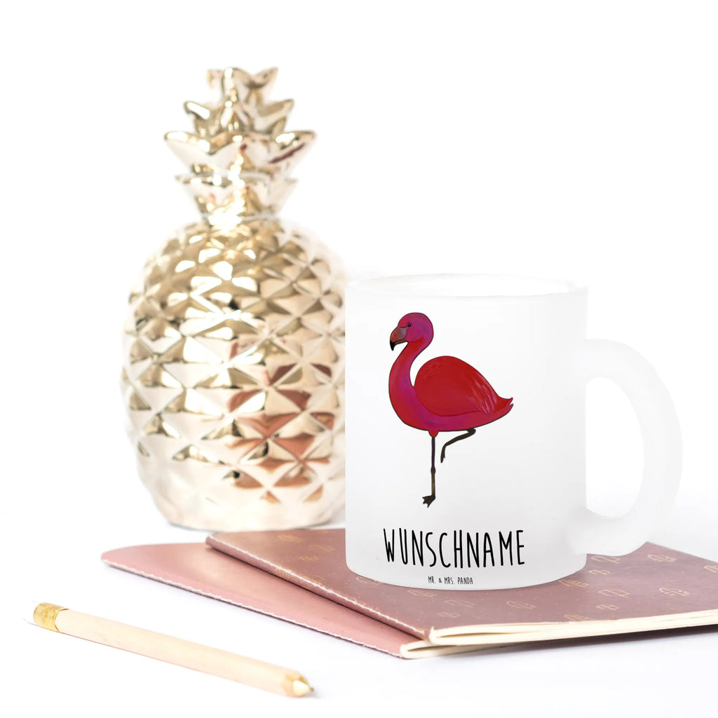 Personalisierte Teetasse Flamingo Classic Firmengeschenk mit Wunschtext, Teetasse Personalisiert, Teetasse Mit Namen, Keramiktasse Mit Namen, Spülmaschinenfeste Teetasse Mit Text, Teetasse Mit Gravur, Vintage Teetasse Mit Gravur, Werbegeschenk mit Firmennamen, Nachhaltige Teetasse Mit Wunschtext, Teetasse Für Frauen Mit Spruch, Tasse Für Tee Mit Namen, Teetasse Mit Initialen, Teetasse Groß Mit Namen, Teetasse Für Kinder Mit Wunschtext, Porzellantasse Mit Gravur, Teetasse Selbst Gestalten, Teetasse Mit Spruch, Glas Teetasse Personalisiert, Teetasse Mit Tiermotiv Und Wunschtext, Teetasse Geschenk Personalisiert, Teetasse Modern Personalisiert, Teetasse Mit Henkel Und Text, Lustige Teetasse Mit Namen, Mikrowellengeeignete Teetasse Mit Namen, Teetasse Mit Wunschtext, Kleine Teetasse Mit Wunschtext, Design Teetasse Mit Gravur, Teetasse Für Männer Mit Namen, Emailletasse Mit Wunschtext, Teetasse Bedruckt Mit Wunschtext, Teetasse Mit Liebevollem Text, Tasse Für Tee Mit Wunschtext, Lieblings Teetasse Mit Wunschtext, Personalisierte Teetasse, Flamingo, ich, Einzigartig, Tochter, Geschwister, Freundin, Spruch, für mich, Außenseiter, Selbstliebe, Sohn, Stolz, Freundinnen