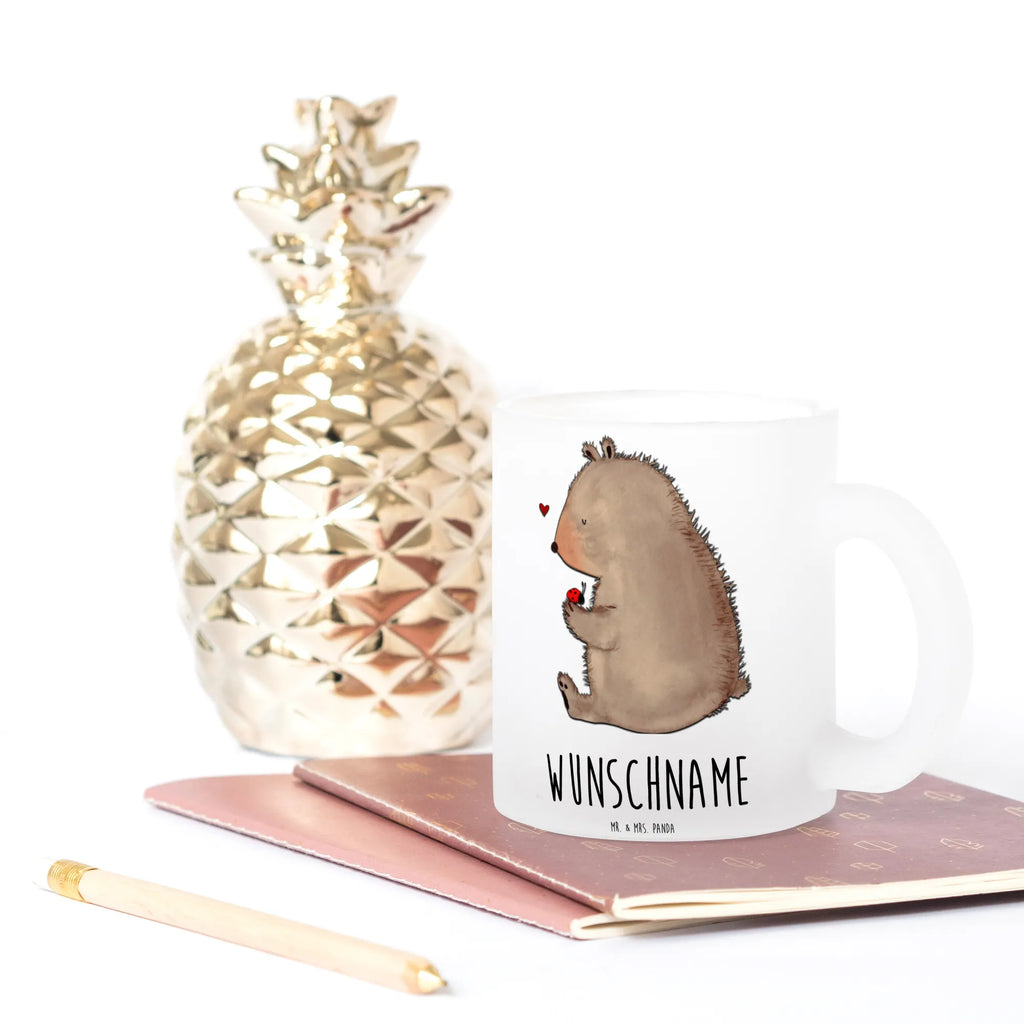 Personalisierte Teetasse Bär mit Marienkäfer Tasse Für Tee Mit Wunschtext, Design Teetasse Mit Gravur, Teetasse Selbst Gestalten, Teetasse Mit Wunschtext, Teetasse Modern Personalisiert, Firmengeschenk mit Wunschtext, Kleine Teetasse Mit Wunschtext, Teetasse Für Männer Mit Namen, Porzellantasse Mit Gravur, Teetasse Mit Gravur, Nachhaltige Teetasse Mit Wunschtext, Personalisierte Teetasse, Vintage Teetasse Mit Gravur, Teetasse Bedruckt Mit Wunschtext, Teetasse Mit Liebevollem Text, Emailletasse Mit Wunschtext, Lieblings Teetasse Mit Wunschtext, Teetasse Personalisiert, Teetasse Mit Namen, Werbegeschenk mit Firmennamen, Lustige Teetasse Mit Namen, Teetasse Für Kinder Mit Wunschtext, Keramiktasse Mit Namen, Glas Teetasse Personalisiert, Teetasse Mit Tiermotiv Und Wunschtext, Teetasse Mit Spruch, Spülmaschinenfeste Teetasse Mit Text, Teetasse Für Frauen Mit Spruch, Mikrowellengeeignete Teetasse Mit Namen, Teetasse Mit Initialen, Teetasse Mit Henkel Und Text, Tasse Für Tee Mit Namen, Teetasse Geschenk Personalisiert, Teetasse Groß Mit Namen, Bär, Teddy, Teddybär, Motivation, Freiheit, Marienkäfer, Das Leben ist schön, Liebe
