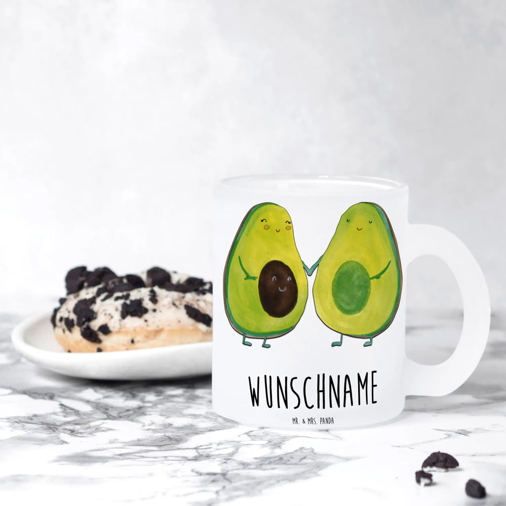 Personalisierte Teetasse Avocado Pärchen Teetasse Für Frauen Mit Spruch, Teetasse Für Kinder Mit Wunschtext, Teetasse Mit Wunschtext, Glas Teetasse Personalisiert, Teetasse Mit Initialen, Teetasse Groß Mit Namen, Personalisierte Teetasse, Werbegeschenk mit Firmennamen, Design Teetasse Mit Gravur, Emailletasse Mit Wunschtext, Teetasse Mit Liebevollem Text, Firmengeschenk mit Wunschtext, Teetasse Personalisiert, Mikrowellengeeignete Teetasse Mit Namen, Teetasse Modern Personalisiert, Teetasse Für Männer Mit Namen, Teetasse Mit Namen, Teetasse Bedruckt Mit Wunschtext, Spülmaschinenfeste Teetasse Mit Text, Lieblings Teetasse Mit Wunschtext, Keramiktasse Mit Namen, Teetasse Selbst Gestalten, Teetasse Mit Henkel Und Text, Teetasse Mit Spruch, Kleine Teetasse Mit Wunschtext, Vintage Teetasse Mit Gravur, Porzellantasse Mit Gravur, Tasse Für Tee Mit Namen, Lustige Teetasse Mit Namen, Nachhaltige Teetasse Mit Wunschtext, Teetasse Mit Tiermotiv Und Wunschtext, Teetasse Mit Gravur, Teetasse Geschenk Personalisiert, Tasse Für Tee Mit Wunschtext, Avocado, Veggie, Vegan, Gesund, Geburt, Avocados, Liebe, Hochzeit, Familie, Babyparty, Kinder, Avocuddle, Babyshower, Schwangerschaft