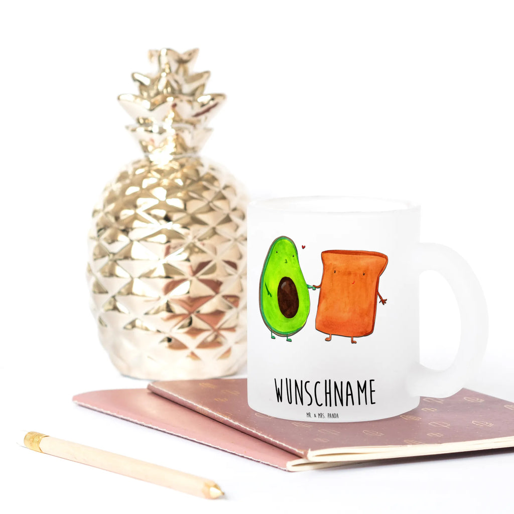 Personalisierte Teetasse Avocado + Toast Teetasse Mit Tiermotiv Und Wunschtext, Lieblings Teetasse Mit Wunschtext, Glas Teetasse Personalisiert, Kleine Teetasse Mit Wunschtext, Firmengeschenk mit Wunschtext, Werbegeschenk mit Firmennamen, Teetasse Mit Initialen, Tasse Für Tee Mit Wunschtext, Vintage Teetasse Mit Gravur, Teetasse Mit Namen, Emailletasse Mit Wunschtext, Teetasse Für Frauen Mit Spruch, Lustige Teetasse Mit Namen, Porzellantasse Mit Gravur, Mikrowellengeeignete Teetasse Mit Namen, Teetasse Für Männer Mit Namen, Keramiktasse Mit Namen, Teetasse Für Kinder Mit Wunschtext, Teetasse Mit Gravur, Teetasse Mit Spruch, Teetasse Selbst Gestalten, Design Teetasse Mit Gravur, Nachhaltige Teetasse Mit Wunschtext, Teetasse Mit Henkel Und Text, Spülmaschinenfeste Teetasse Mit Text, Teetasse Mit Liebevollem Text, Teetasse Modern Personalisiert, Tasse Für Tee Mit Namen, Teetasse Geschenk Personalisiert, Personalisierte Teetasse, Teetasse Personalisiert, Teetasse Groß Mit Namen, Teetasse Bedruckt Mit Wunschtext, Teetasse Mit Wunschtext, Avocado, Veggie, Vegan, Gesund, Hochzeitsgeschenk, Pärchen, Freund, Verlobt, Verlobungsparty, Jahrestagsgeschenk, Hochzeit, Liebespaar, Jahrestag, Toast, Freundin, Toastbrot