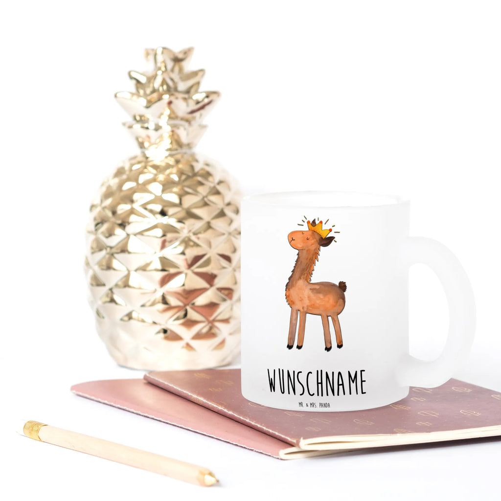 Personalisierte Teetasse Lama König Teetasse Modern Personalisiert, Lieblings Teetasse Mit Wunschtext, Teetasse Bedruckt Mit Wunschtext, Teetasse Personalisiert, Teetasse Für Frauen Mit Spruch, Teetasse Mit Tiermotiv Und Wunschtext, Design Teetasse Mit Gravur, Lustige Teetasse Mit Namen, Teetasse Mit Gravur, Teetasse Mit Liebevollem Text, Teetasse Für Kinder Mit Wunschtext, Tasse Für Tee Mit Wunschtext, Teetasse aus Glas, Spülmaschinenfeste Teetasse Mit Text, Teetasse Für Männer Mit Namen, Werbegeschenk mit Firmennamen, Keramiktasse Mit Namen, Kleine Teetasse Mit Wunschtext, Teetasse Groß Mit Namen, Teegläser, Glas Teetasse Personalisiert, Tasse Für Tee Mit Namen, Vintage Teetasse Mit Gravur, Nachhaltige Teetasse Mit Wunschtext, Teetasse Mit Initialen, Glas Teebecher, Teetasse Mit Namen, Teetasse Geschenk Personalisiert, Personalisierte Teetasse, Teetasse Mit Henkel Und Text, Teetasse Mit Wunschtext, Porzellantasse Mit Gravur, Firmengeschenk mit Wunschtext, Mikrowellengeeignete Teetasse Mit Namen, Emailletasse Mit Wunschtext, Teetasse Selbst Gestalten, Lama, Alpaka, Abi, Vorgesetzter, Kollegin, König, Papa, Königin, Mama, Lamas, Abitur, Freundin, Chef, Büro Kollege