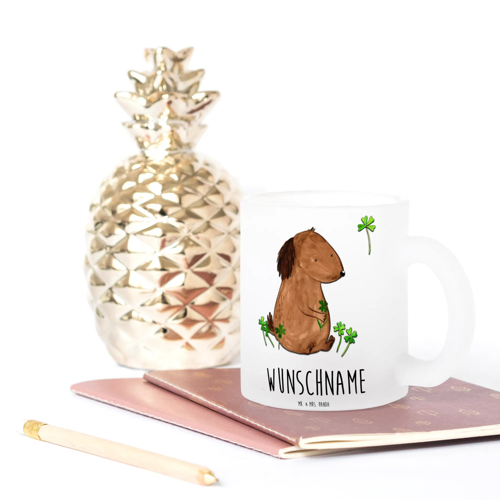 Personalisierte Teetasse Hund Kleeblatt Personalisierte Teetasse, Teetasse Für Frauen Mit Spruch, Nachhaltige Teetasse Mit Wunschtext, Werbegeschenk mit Firmennamen, Teetasse Für Kinder Mit Wunschtext, Lustige Teetasse Mit Namen, Porzellantasse Mit Gravur, Teetasse Mit Tiermotiv Und Wunschtext, Teetasse Mit Liebevollem Text, Teetasse Bedruckt Mit Wunschtext, Tasse Für Tee Mit Wunschtext, Teetasse Selbst Gestalten, Glas Teebecher, Teetasse Mit Initialen, Teetasse Groß Mit Namen, Teetasse Modern Personalisiert, Teegläser, Mikrowellengeeignete Teetasse Mit Namen, Emailletasse Mit Wunschtext, Teetasse Mit Namen, Teetasse Geschenk Personalisiert, Keramiktasse Mit Namen, Teetasse Mit Henkel Und Text, Teetasse Personalisiert, Kleine Teetasse Mit Wunschtext, Lieblings Teetasse Mit Wunschtext, Teetasse Mit Gravur, Teetasse Mit Wunschtext, Glas Teetasse Personalisiert, Teetasse aus Glas, Teetasse Für Männer Mit Namen, Design Teetasse Mit Gravur, Firmengeschenk mit Wunschtext, Vintage Teetasse Mit Gravur, Tasse Für Tee Mit Namen, Spülmaschinenfeste Teetasse Mit Text, Sprüche, Hund, Hunderasse, Hundebesitzer, Hundemotiv, Haustier, Tierliebhaber, Achtsamkeit, Glücksbringer, Motivation, Tagträume, Neuanfang, Selbstliebe, Geschenk, Glück, Kleeblatt