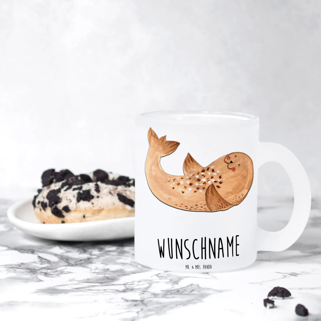 Personalisierte Teetasse Robbe Liegen Teetasse Mit Liebevollem Text, Glas Teebecher, Personalisierte Teetasse, Glas Teetasse Personalisiert, Teetasse Mit Tiermotiv Und Wunschtext, Teetasse Für Kinder Mit Wunschtext, Lieblings Teetasse Mit Wunschtext, Teetasse Selbst Gestalten, Teetasse Mit Namen, Firmengeschenk mit Wunschtext, Nachhaltige Teetasse Mit Wunschtext, Design Teetasse Mit Gravur, Porzellantasse Mit Gravur, Teegläser, Teetasse Für Frauen Mit Spruch, Lustige Teetasse Mit Namen, Vintage Teetasse Mit Gravur, Tasse Für Tee Mit Wunschtext, Teetasse Modern Personalisiert, Teetasse Groß Mit Namen, Emailletasse Mit Wunschtext, Teetasse Mit Gravur, Keramiktasse Mit Namen, Teetasse Mit Wunschtext, Werbegeschenk mit Firmennamen, Spülmaschinenfeste Teetasse Mit Text, Teetasse Geschenk Personalisiert, Kleine Teetasse Mit Wunschtext, Teetasse Personalisiert, Teetasse Mit Initialen, Teetasse aus Glas, Tasse Für Tee Mit Namen, Mikrowellengeeignete Teetasse Mit Namen, Teetasse Mit Henkel Und Text, Teetasse Bedruckt Mit Wunschtext, Teetasse Für Männer Mit Namen, Lustige Sprüche, Tiere, Tiermotive, Gute Laune, Strand, Ostsee, Seehund, Meerestier, Freude, Nordsee, Robbe, Robben, Lachen