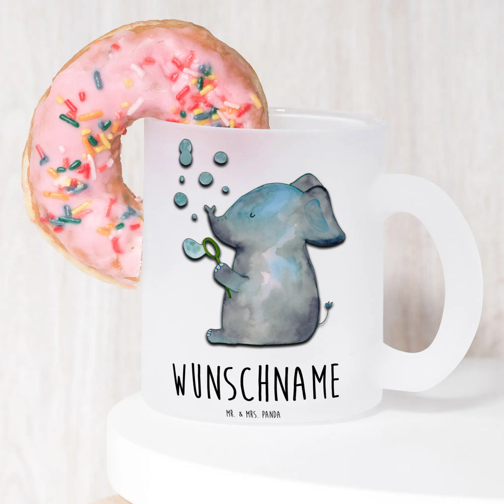 Personalisierte Teetasse Elefant Seifenblasen Teetasse Für Männer Mit Namen, Lustige Teetasse Mit Namen, Vintage Teetasse Mit Gravur, Mikrowellengeeignete Teetasse Mit Namen, Teetasse Groß Mit Namen, Teetasse aus Glas, Teetasse Mit Henkel Und Text, Teetasse Bedruckt Mit Wunschtext, Teegläser, Teetasse Mit Gravur, Firmengeschenk mit Wunschtext, Kleine Teetasse Mit Wunschtext, Teetasse Mit Liebevollem Text, Teetasse Mit Initialen, Nachhaltige Teetasse Mit Wunschtext, Keramiktasse Mit Namen, Teetasse Geschenk Personalisiert, Werbegeschenk mit Firmennamen, Glas Teebecher, Tasse Für Tee Mit Namen, Spülmaschinenfeste Teetasse Mit Text, Personalisierte Teetasse, Emailletasse Mit Wunschtext, Teetasse Für Frauen Mit Spruch, Teetasse Mit Tiermotiv Und Wunschtext, Design Teetasse Mit Gravur, Teetasse Selbst Gestalten, Teetasse Mit Namen, Teetasse Modern Personalisiert, Teetasse Mit Wunschtext, Glas Teetasse Personalisiert, Teetasse Personalisiert, Teetasse Für Kinder Mit Wunschtext, Tasse Für Tee Mit Wunschtext, Porzellantasse Mit Gravur, Lieblings Teetasse Mit Wunschtext, Lustige Sprüche, Tiere, Tiermotive, Gute Laune, Liebe, Seifenblasen, Liebesbeweis, Elefanten, Rüsseltier, Dickhäuter, Liebesspruch, Elefant, Heimat, Gefühl. Daheim