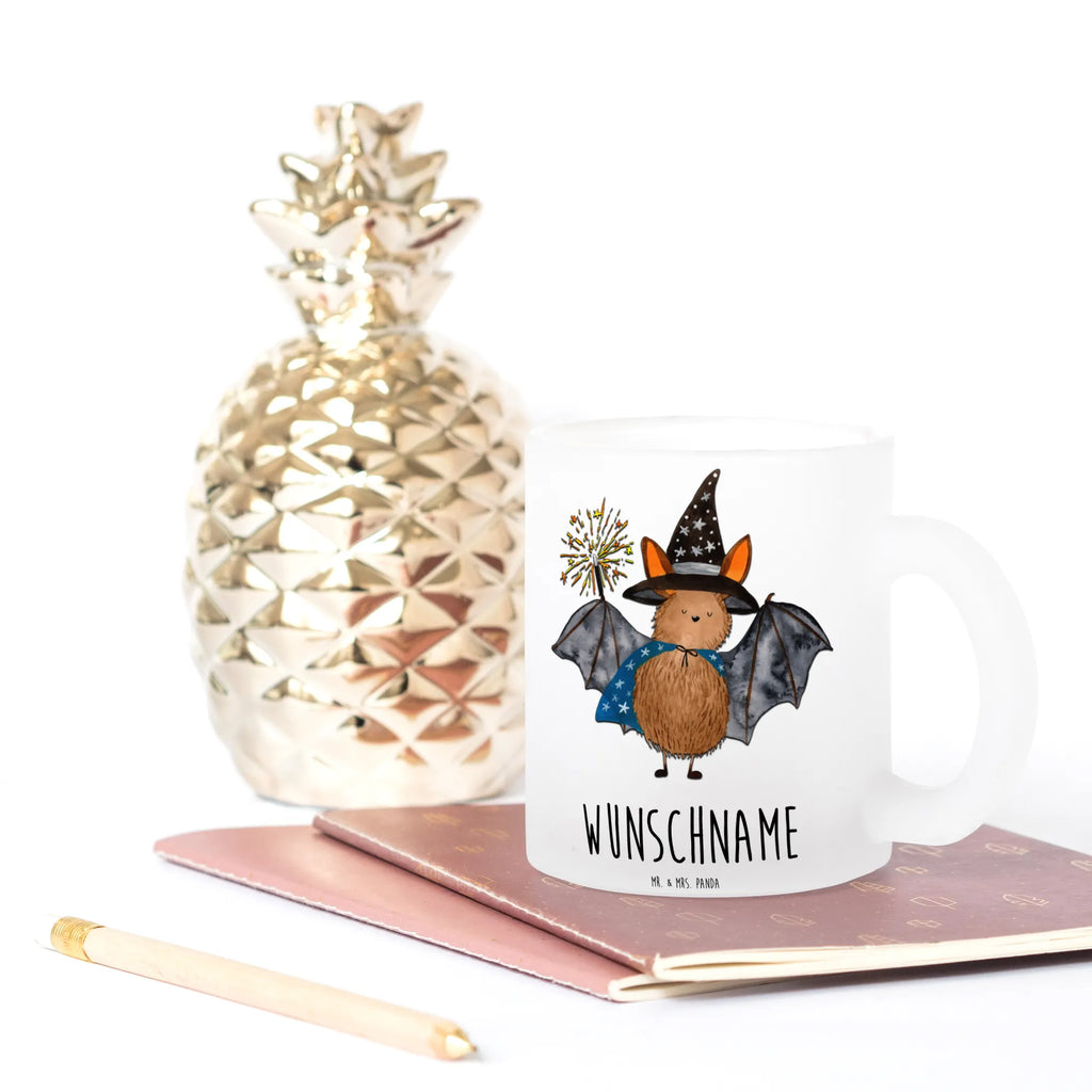 Personalisierte Teetasse Fledermaus Zauberer Lieblings Teetasse Mit Wunschtext, Mikrowellengeeignete Teetasse Mit Namen, Keramiktasse Mit Namen, Kleine Teetasse Mit Wunschtext, Design Teetasse Mit Gravur, Personalisierte Teetasse, Teetasse Für Frauen Mit Spruch, Nachhaltige Teetasse Mit Wunschtext, Teetasse Mit Tiermotiv Und Wunschtext, Teetasse Für Männer Mit Namen, Emailletasse Mit Wunschtext, Teetasse Modern Personalisiert, Teetasse Geschenk Personalisiert, Teetasse Personalisiert, Teetasse Mit Namen, Teetasse Groß Mit Namen, Firmengeschenk mit Wunschtext, Teetasse Mit Spruch, Werbegeschenk mit Firmennamen, Glas Teetasse Personalisiert, Teetasse Mit Wunschtext, Spülmaschinenfeste Teetasse Mit Text, Porzellantasse Mit Gravur, Tasse Für Tee Mit Namen, Teetasse Für Kinder Mit Wunschtext, Tasse Für Tee Mit Wunschtext, Teetasse Bedruckt Mit Wunschtext, Teetasse Mit Gravur, Teetasse Mit Initialen, Teetasse Mit Liebevollem Text, Teetasse Mit Henkel Und Text, Vintage Teetasse Mit Gravur, Lustige Teetasse Mit Namen, Teetasse Selbst Gestalten, Tiermotive, Gute Laune, lustige Sprüche, Tiere, Magier, Fledermaus, Zauberer, reinsteigern, Frauen, Fledermäuse