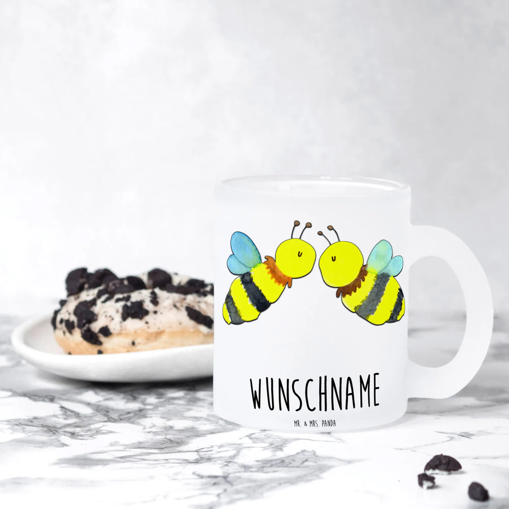 Personalisierte Teetasse Biene Liebe Teetasse Mit Henkel Und Text, Teetasse Mit Wunschtext, Teetasse Mit Spruch, Werbegeschenk mit Firmennamen, Porzellantasse Mit Gravur, Tasse Für Tee Mit Wunschtext, Teetasse Mit Namen, Lustige Teetasse Mit Namen, Teetasse Mit Gravur, Firmengeschenk mit Wunschtext, Design Teetasse Mit Gravur, Teetasse Für Frauen Mit Spruch, Tasse Für Tee Mit Namen, Teetasse Groß Mit Namen, Nachhaltige Teetasse Mit Wunschtext, Teetasse Mit Liebevollem Text, Teetasse Mit Tiermotiv Und Wunschtext, Spülmaschinenfeste Teetasse Mit Text, Emailletasse Mit Wunschtext, Teetasse Modern Personalisiert, Teetasse Selbst Gestalten, Teetasse Personalisiert, Teetasse Mit Initialen, Mikrowellengeeignete Teetasse Mit Namen, Glas Teetasse Personalisiert, Kleine Teetasse Mit Wunschtext, Teetasse Bedruckt Mit Wunschtext, Teetasse Geschenk Personalisiert, Personalisierte Teetasse, Lieblings Teetasse Mit Wunschtext, Teetasse Für Kinder Mit Wunschtext, Vintage Teetasse Mit Gravur, Teetasse Für Männer Mit Namen, Keramiktasse Mit Namen, Biene, Wespe, Hummel