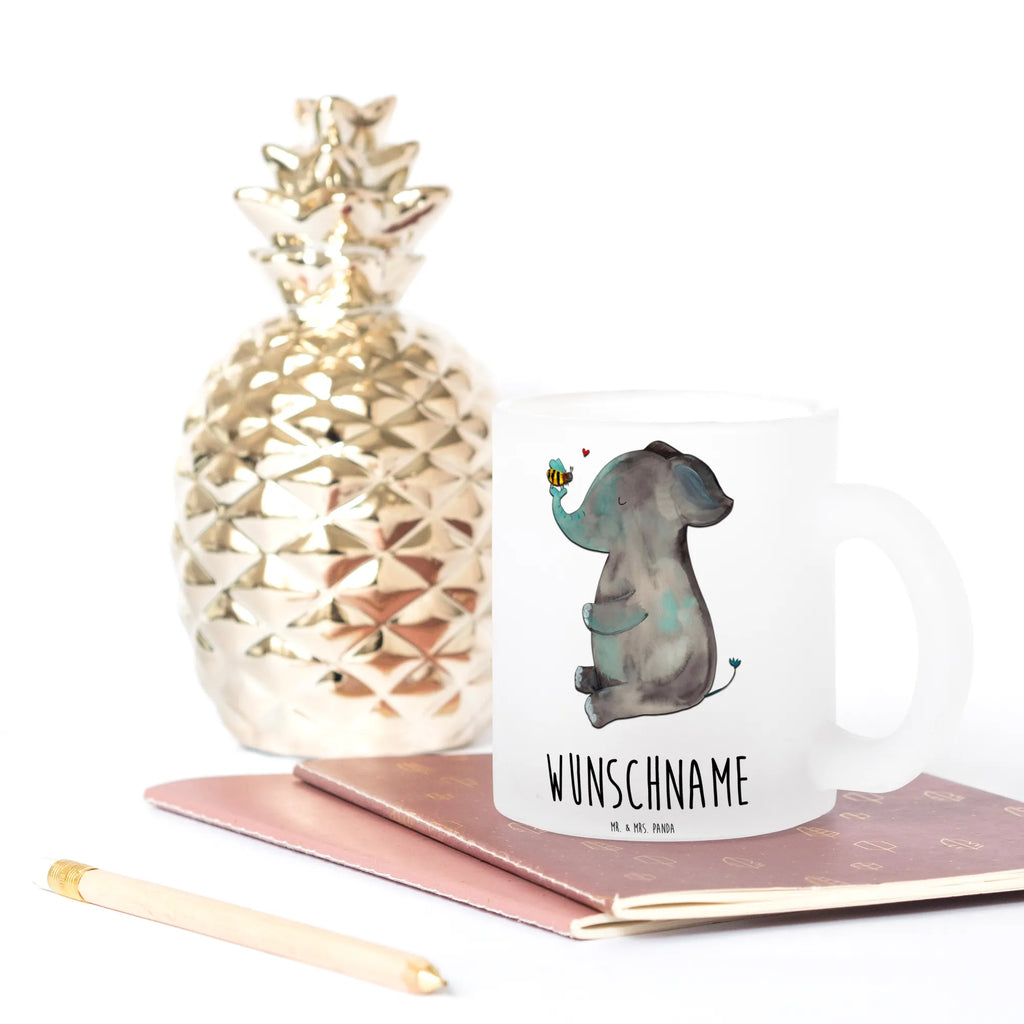 Personalisierte Teetasse Elefant & Biene Firmengeschenk mit Wunschtext, Teetasse Groß Mit Namen, Glas Teetasse Personalisiert, Lieblings Teetasse Mit Wunschtext, Teetasse Für Frauen Mit Spruch, Teetasse Mit Liebevollem Text, Teetasse Geschenk Personalisiert, Mikrowellengeeignete Teetasse Mit Namen, Design Teetasse Mit Gravur, Teetasse Personalisiert, Teetasse Für Kinder Mit Wunschtext, Teetasse Mit Gravur, Teetasse Mit Spruch, Emailletasse Mit Wunschtext, Teetasse Mit Henkel Und Text, Teetasse Mit Wunschtext, Tasse Für Tee Mit Wunschtext, Werbegeschenk mit Firmennamen, Personalisierte Teetasse, Teetasse Bedruckt Mit Wunschtext, Porzellantasse Mit Gravur, Keramiktasse Mit Namen, Tasse Für Tee Mit Namen, Teetasse Mit Namen, Teetasse Selbst Gestalten, Lustige Teetasse Mit Namen, Teetasse Mit Initialen, Teetasse Modern Personalisiert, Teetasse Für Männer Mit Namen, Nachhaltige Teetasse Mit Wunschtext, Teetasse Mit Tiermotiv Und Wunschtext, Kleine Teetasse Mit Wunschtext, Vintage Teetasse Mit Gravur, Spülmaschinenfeste Teetasse Mit Text, Tiermotive, Gute Laune, lustige Sprüche, Tiere, Biene, Elefant, Liebe, Liebesgeschenk, Jahrestag, Liebesspruch, Liebesbeweis, Hochzeitsgeschenk, Heiratsantrag