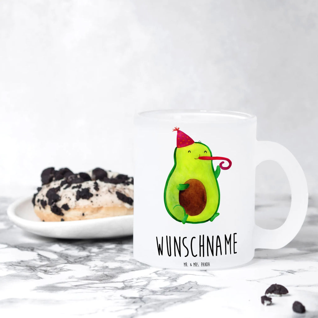 Personalisierte Teetasse Avocado Partyhupe Werbegeschenk mit Firmennamen, Keramiktasse Mit Namen, Personalisierte Teetasse, Lustige Teetasse Mit Namen, Teetasse Mit Tiermotiv Und Wunschtext, Teetasse Groß Mit Namen, Spülmaschinenfeste Teetasse Mit Text, Teetasse Mit Wunschtext, Firmengeschenk mit Wunschtext, Teetasse Mit Gravur, Teetasse Bedruckt Mit Wunschtext, Tasse Für Tee Mit Namen, Teetasse Mit Liebevollem Text, Teetasse Personalisiert, Tasse Für Tee Mit Wunschtext, Teetasse Mit Namen, Teetasse Geschenk Personalisiert, Teetasse Für Männer Mit Namen, Teetasse Selbst Gestalten, Glas Teetasse Personalisiert, Nachhaltige Teetasse Mit Wunschtext, Teetasse Für Frauen Mit Spruch, Teetasse Für Kinder Mit Wunschtext, Porzellantasse Mit Gravur, Lieblings Teetasse Mit Wunschtext, Teetasse Mit Spruch, Teetasse Mit Initialen, Teetasse Mit Henkel Und Text, Emailletasse Mit Wunschtext, Design Teetasse Mit Gravur, Vintage Teetasse Mit Gravur, Teetasse Modern Personalisiert, Kleine Teetasse Mit Wunschtext, Mikrowellengeeignete Teetasse Mit Namen, Avocado, Veggie, Vegan, Gesund, Feier, Party, Feierlichkeit, Geburtstag, Gute Laune, Fete, Tröte