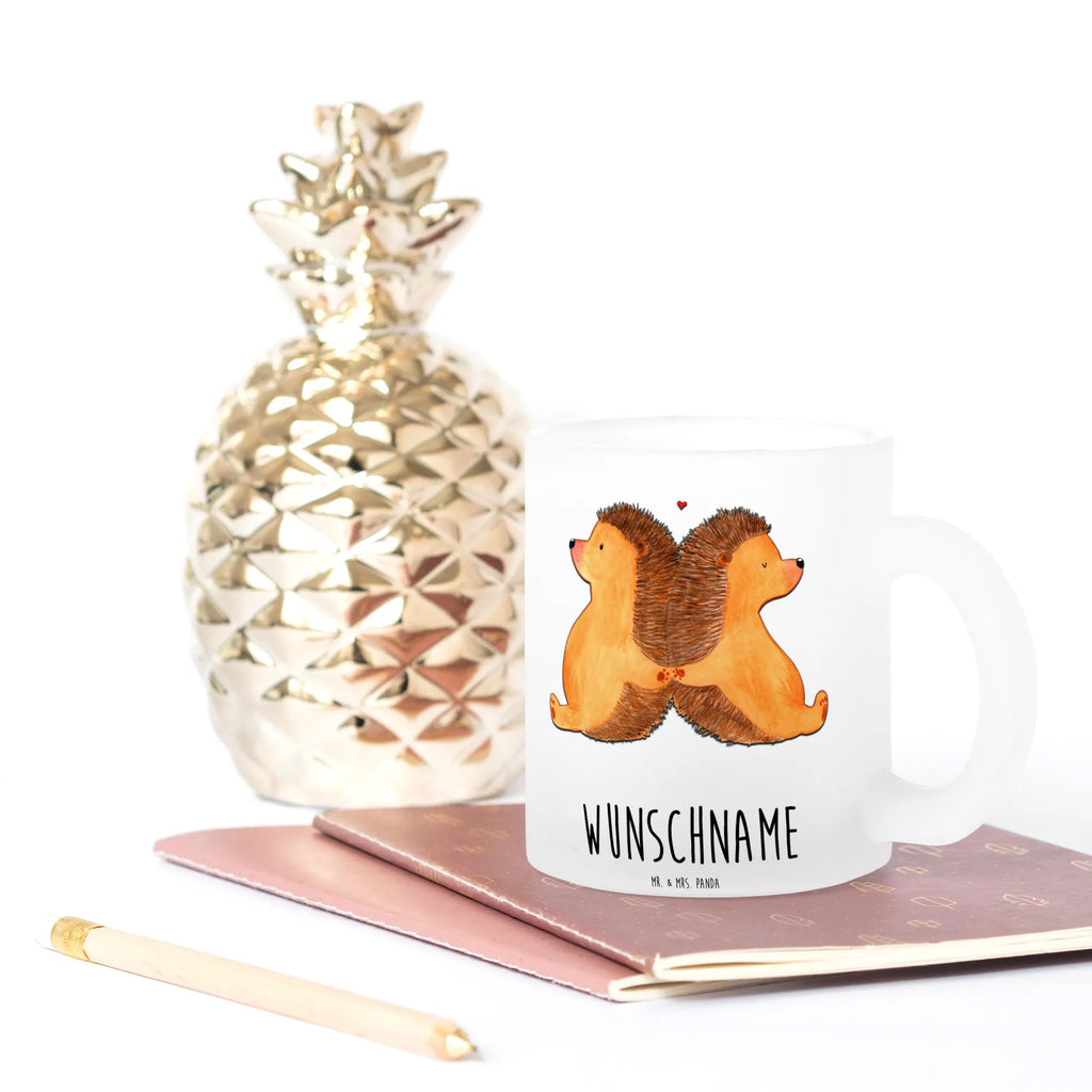 Personalisierte Teetasse Igel händchenhaltend Teetasse Mit Liebevollem Text, Glas Teetasse Personalisiert, Lieblings Teetasse Mit Wunschtext, Personalisierte Teetasse, Teetasse Selbst Gestalten, Vintage Teetasse Mit Gravur, Teetasse Für Kinder Mit Wunschtext, Porzellantasse Mit Gravur, Keramiktasse Mit Namen, Kleine Teetasse Mit Wunschtext, Design Teetasse Mit Gravur, Teetasse Mit Spruch, Teetasse Mit Henkel Und Text, Tasse Für Tee Mit Namen, Mikrowellengeeignete Teetasse Mit Namen, Nachhaltige Teetasse Mit Wunschtext, Lustige Teetasse Mit Namen, Tasse Für Tee Mit Wunschtext, Teetasse Mit Gravur, Teetasse Mit Wunschtext, Teetasse Mit Initialen, Teetasse Geschenk Personalisiert, Teetasse Modern Personalisiert, Teetasse Für Frauen Mit Spruch, Teetasse Mit Tiermotiv Und Wunschtext, Werbegeschenk mit Firmennamen, Firmengeschenk mit Wunschtext, Emailletasse Mit Wunschtext, Teetasse Für Männer Mit Namen, Teetasse Mit Namen, Teetasse Bedruckt Mit Wunschtext, Teetasse Personalisiert, Teetasse Groß Mit Namen, Spülmaschinenfeste Teetasse Mit Text, Liebe, Partner, Freund, Freundin, Ehemann, Ehefrau, Heiraten, Verlobung, Heiratsantrag, Liebesgeschenk, Jahrestag, Hocheitstag, Liebesbotschaft, Hand in Hand, Lieblingsmensch, Liebesbeweis, Love, Hochzeit, große Liebe, Geschenk für zwei, Igel, Igelliebe, Gemeinsamkeit