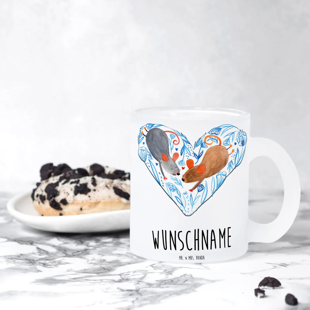 Personalisierte Teetasse Mäuse Herz Teetasse Für Frauen Mit Spruch, Teetasse Mit Liebevollem Text, Teetasse Mit Tiermotiv Und Wunschtext, Tasse Für Tee Mit Namen, Lustige Teetasse Mit Namen, Teetasse Personalisiert, Mikrowellengeeignete Teetasse Mit Namen, Porzellantasse Mit Gravur, Werbegeschenk mit Firmennamen, Glas Teebecher, Teetasse Mit Henkel Und Text, Emailletasse Mit Wunschtext, Teetasse aus Glas, Tasse Für Tee Mit Wunschtext, Firmengeschenk mit Wunschtext, Teetasse Mit Wunschtext, Teetasse Bedruckt Mit Wunschtext, Design Teetasse Mit Gravur, Teetasse Groß Mit Namen, Teetasse Für Kinder Mit Wunschtext, Lieblings Teetasse Mit Wunschtext, Kleine Teetasse Mit Wunschtext, Teetasse Mit Initialen, Keramiktasse Mit Namen, Teetasse Mit Namen, Teetasse Geschenk Personalisiert, Glas Teetasse Personalisiert, Vintage Teetasse Mit Gravur, Teegläser, Teetasse Mit Gravur, Teetasse Selbst Gestalten, Spülmaschinenfeste Teetasse Mit Text, Personalisierte Teetasse, Teetasse Modern Personalisiert, Teetasse Für Männer Mit Namen, Nachhaltige Teetasse Mit Wunschtext, Freundin, Freund, Liebe, Liebesgeschenk, Jahrestag, Verlobung, Partner, Ehemann, Ehefrau, Heiraten, Heiratsantrag, Hocheitstag, Lieblingsmensch, Geschenk für Zwei, Liebesbotschaft, Love, Maus, Gemeinsamkeit, Mäuse, Hochzeit, Liebesbeweis