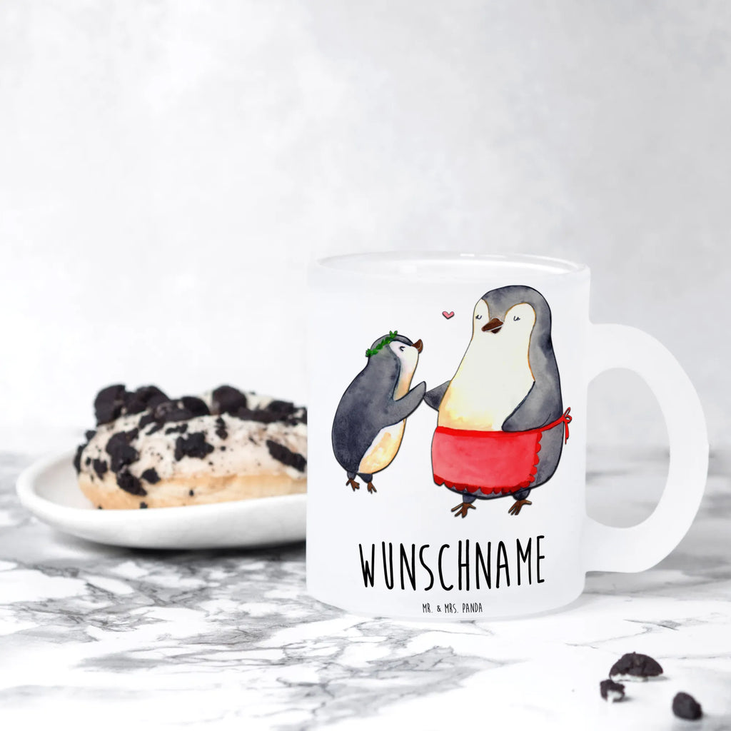 Personalisierte Teetasse Pinguin mit Kind Personalisierte Teetasse, Teetasse Bedruckt Mit Wunschtext, Glas Teebecher, Teetasse Mit Liebevollem Text, Teetasse Personalisiert, Teetasse Groß Mit Namen, Teetasse Geschenk Personalisiert, Lieblings Teetasse Mit Wunschtext, Firmengeschenk mit Wunschtext, Glas Teetasse Personalisiert, Vintage Teetasse Mit Gravur, Teetasse Für Männer Mit Namen, Spülmaschinenfeste Teetasse Mit Text, Design Teetasse Mit Gravur, Teetasse Mit Namen, Porzellantasse Mit Gravur, Teetasse Mit Wunschtext, Tasse Für Tee Mit Wunschtext, Teetasse Mit Tiermotiv Und Wunschtext, Lustige Teetasse Mit Namen, Teetasse Modern Personalisiert, Werbegeschenk mit Firmennamen, Teetasse Für Kinder Mit Wunschtext, Teetasse Mit Gravur, Teetasse Mit Henkel Und Text, Keramiktasse Mit Namen, Teegläser, Emailletasse Mit Wunschtext, Teetasse aus Glas, Teetasse Selbst Gestalten, Teetasse Für Frauen Mit Spruch, Mikrowellengeeignete Teetasse Mit Namen, Tasse Für Tee Mit Namen, Nachhaltige Teetasse Mit Wunschtext, Kleine Teetasse Mit Wunschtext, Teetasse Mit Initialen, Muttertag, Vatertag, Mama, Papa, Oma, Opa, Familie, Schwester, Bruder, Geburststag, Mutti, Mami, Geschenk, Mutter