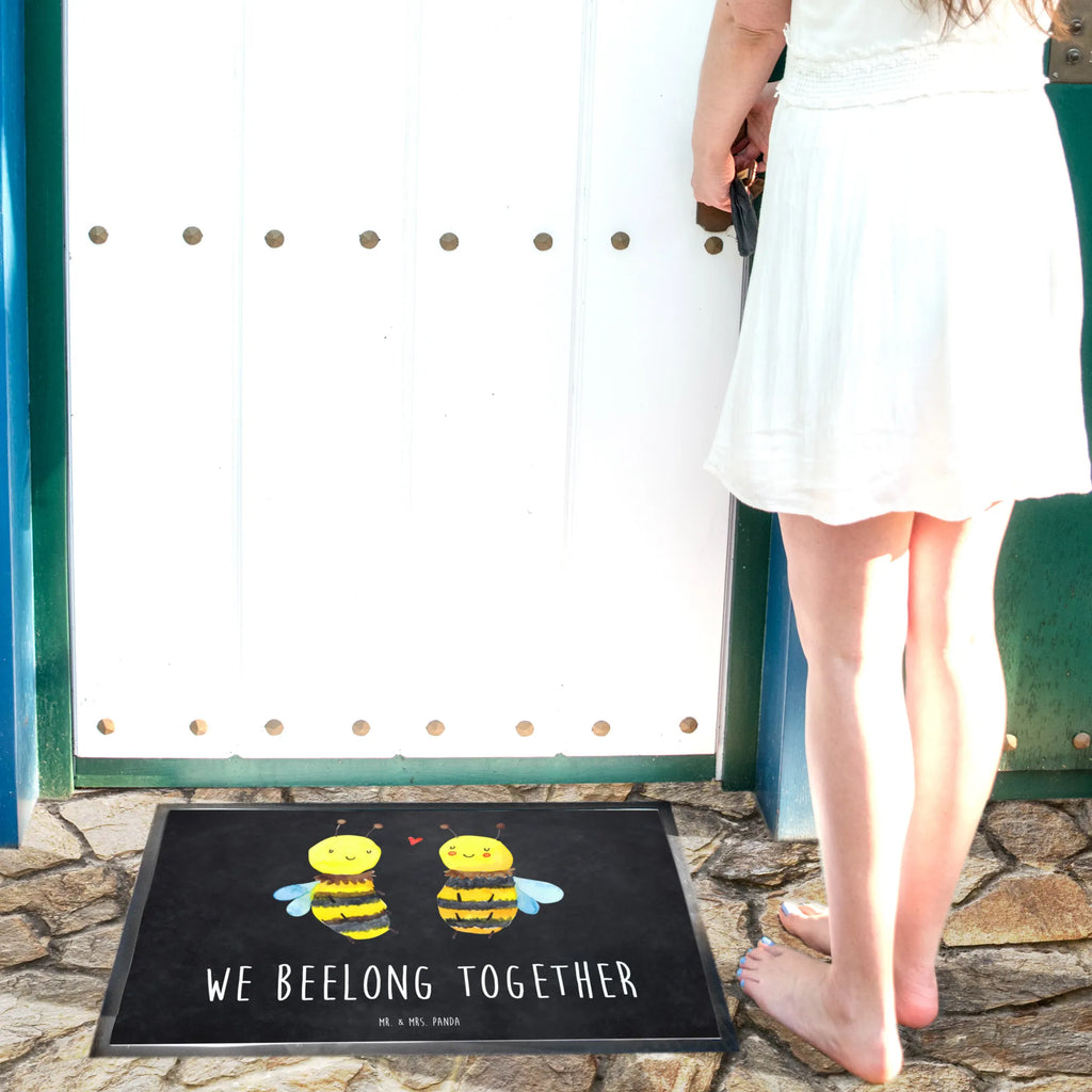 Fußmatte Biene Verliebt Sauberlaufmatte, türmatten, sauberlaufmatten, Schmutzfangmatte, Schmutzfänger, Türvorleger, matte haustür, Fussmatte, Eingangsteppich, Haustürmatte, schmutzfangmatten, Fußabstreifer, Schmutzfangteppich, hausmatte, Abtretmatte, Eingangsmatte, Türmatte, außenmatte, Schmutzmatte, flurmatte, abstreifer, fußmatte, Fußabtreter, Fußmatten, Abtreter, Schuhabstreifer, Hummel, Biene, Wespe