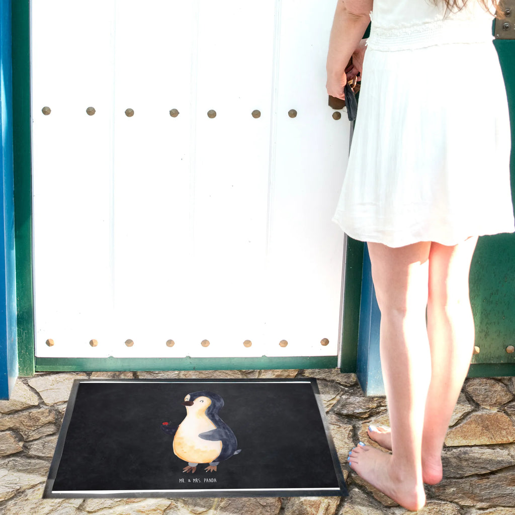 Doormat Penguin ladybug Fußabtreter außen, Schmutzfangmatte, Schmutzfangteppich, Fußabstreifer außen, Fussmatten online, Türmatte, Schmutzmatte, Schmutzfänger, Schmutzfangmatte waschbar, Eingangsteppich, Fußmatte innen, Motivfußmatte, Matte, Fußabtreter, Fußabstreifer, Fußmatte waschbar, Gummi Matte, Vorleger, Fußmatten, Fussmatten, Sauberlaufmatte, Türvorleger, Fußmatte außen, Fußmatte outdoor, Fußmatte außen wetterfest, Haustürmatte, Gummimatte, Pinguin, Glück, Pinguine, Freude, Wunder, Lebensfreude, Marienkäfer, Liebe