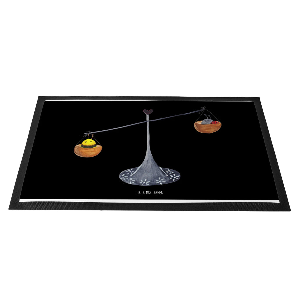 Fußmatte Sternzeichen Waage Eingangsmatte, Türvorleger, Schmutzfänger, Schmutzfangmatte, hausmatte, Abtretmatte, außenmatte, Schmutzfangteppich, sauberlaufmatten, Fußabtreter, Abtreter, Sauberlaufmatte, Türmatte, Fussmatte, abstreifer, Schmutzmatte, Schuhabstreifer, Haustürmatte, matte haustür, Eingangsteppich, Fußabstreifer, flurmatte, fußmatte, schmutzfangmatten, türmatten, Fußmatten, Aszendent, Tierkreiszeichen, Sternzeichen, Horoskop, Astrologie, Geschenk September, Geburtstag September, Gleichgewicht, Waage Sternzeichen, Waage, Geburtstag Oktober, Biene, Waage Geschenk, Geschenk Oktober, Hummel, Marienkäfer