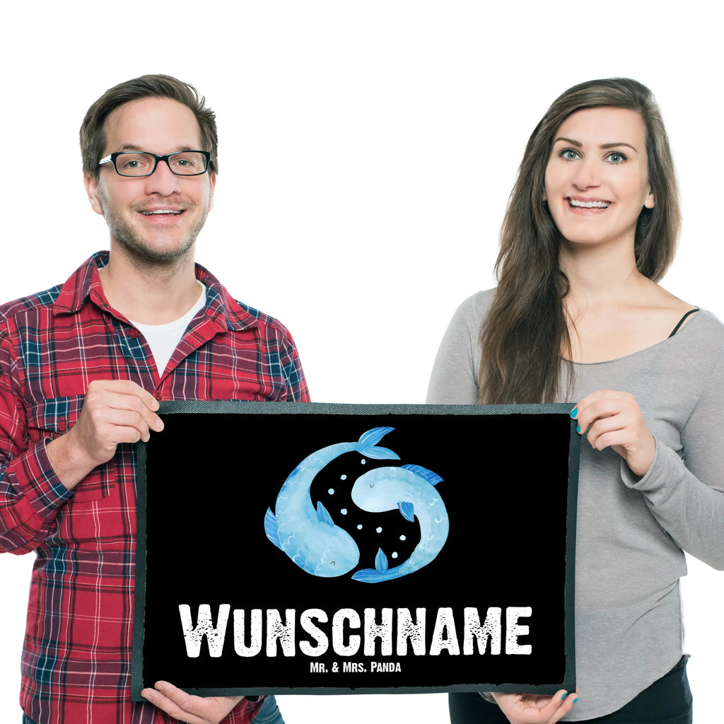 Personalisierte Fußmatte Sternzeichen Fische Personalisierung, Türvorleger mit Namen, Wunschnamen, Türvorleger Personalisiert, Personalisiert, Haustürmatte Personalisiert, Bedrucken, Fußmatte Bedrucken, Personalisierte Fußmatte, Fußmatte mit Namen, Namensfussmatte, Tierkreiszeichen, Sternzeichen, Aszendent, Astrologie, Horoskop, Geschenk März, Geschenk Februar, Fisch, Fische Sternbild, Fische Geschenk, Geburtstag Februar, Fische Sternzeichen, Geburtstag März