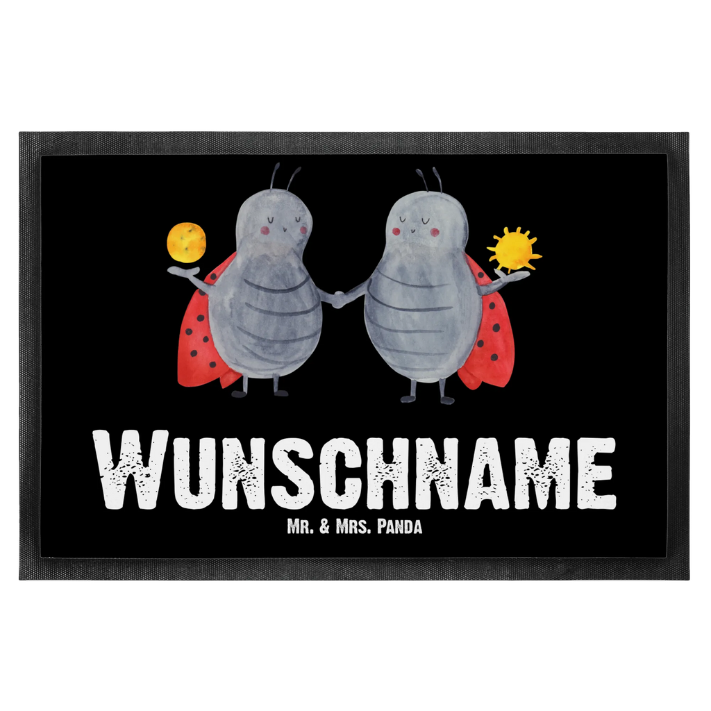 Personalisierte Fußmatte Sternzeichen Zwilling Namensfussmatte, Wunschnamen, Personalisieruung, Haustürmatte personalisiert, Türvorleger mit Namen, Fußmatte bedrucken, Personalisiert, Bedrucken, Türvorleger personalisiert, Personalisierte Fußmatte, Fußmatte mit Namen, Tierkreiszeichen, Sternzeichen, Horoskop, Astrologie, Aszendent, Marienkäfer, Glückskäfer, Geschenk Mai, Geburtstag Mai, Geschenk Juni, Zwilling Sternzeichen, Zwillingsbruder, Zwillingsschwester, Zwillinge, Zwilling Geschenk