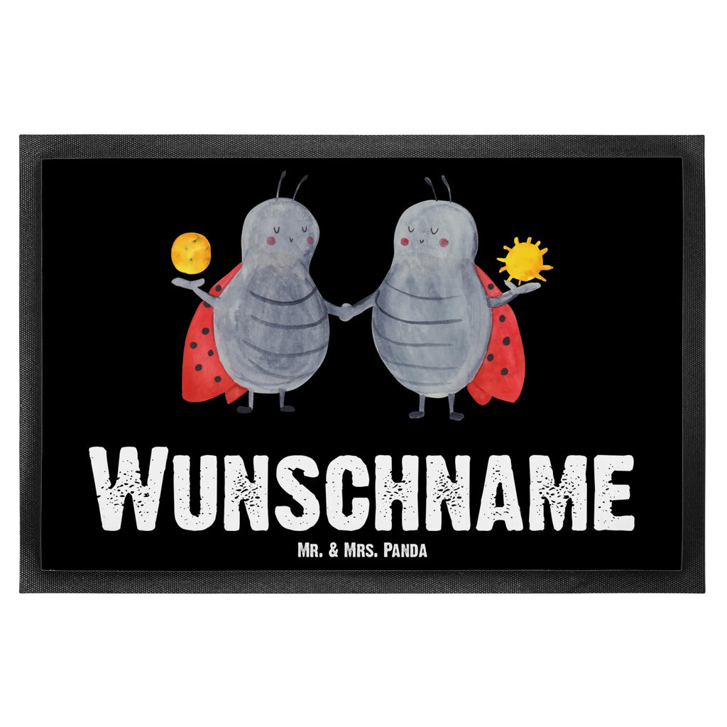 Personalisierte Fußmatte Sternzeichen Zwilling Namensfussmatte, Wunschnamen, Personalisieruung, Haustürmatte personalisiert, Türvorleger mit Namen, Fußmatte bedrucken, Personalisiert, Bedrucken, Türvorleger personalisiert, Personalisierte Fußmatte, Fußmatte mit Namen, Tierkreiszeichen, Sternzeichen, Horoskop, Astrologie, Aszendent, Marienkäfer, Glückskäfer, Geschenk Mai, Geburtstag Mai, Geschenk Juni, Zwilling Sternzeichen, Zwillingsbruder, Zwillingsschwester, Zwillinge, Zwilling Geschenk