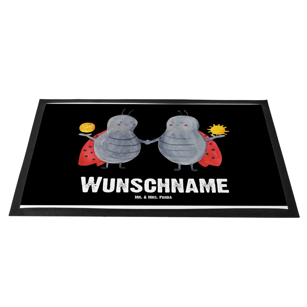 Personalisierte Fußmatte Sternzeichen Zwilling Namensfussmatte, Wunschnamen, Personalisieruung, Haustürmatte personalisiert, Türvorleger mit Namen, Fußmatte bedrucken, Personalisiert, Bedrucken, Türvorleger personalisiert, Personalisierte Fußmatte, Fußmatte mit Namen, Tierkreiszeichen, Sternzeichen, Horoskop, Astrologie, Aszendent, Marienkäfer, Glückskäfer, Geschenk Mai, Geburtstag Mai, Geschenk Juni, Zwilling Sternzeichen, Zwillingsbruder, Zwillingsschwester, Zwillinge, Zwilling Geschenk