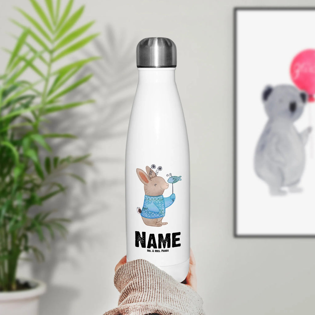 Personalised insulated bottle Fish Astrology Thermosflasche Mit Trinkverschluss Und Namen, Thermosflasche Mit Wunschtext, Doppelwandige Trinkflasche Mit Gravur, Nachhaltige Thermosflasche Mit Gravur, Thermosflasche Outdoor Mit Gravur, Isolierflasche Mit Gravur, Thermoflasche Edelstahl Mit Gravur, Thermosflasche Kinder Mit Namen, Leichte Thermosflasche Mit Wunschtext, Warmhalteflasche Personalisiert, Flasche Für Kohlensäure Mit Gravur, Edelstahlflasche Mit Wunschtext, Thermosflasche Für Wasser Personalisiert, Thermosflasche Für Kaffee Mit Wunschtext, Robuste Thermosflasche Personalisiert, Thermoskanne Unterwegs Mit Namen, Spülmaschinenfeste Thermosflasche Mit Gravur, Thermosflasche Mit Namen, Trinkflasche Isoliert Mit Namen, Umweltfreundliche Thermosflasche Mit Wunschtext, Auslaufsichere Thermosflasche Mit Wunschtext, Thermosflasche 1 Liter Personalisiert, Thermosflasche Für Sport Mit Namen, Kalthalteflasche Mit Wunschtext, Sommerflasche Mit Wunschtext, Thermosflasche Reisen Mit Namen, Moderne Thermosflasche Mit Text, Thermosflasche Wandern Mit Gravur, BPA-Freie Thermosflasche Mit Namen, Thermosflasche Für Schule Mit Gravur, Thermosflasche Für Tee Mit Namen, Getränkeflasche Personalisiert, Vakuumflasche Mit Namen, Thermosflasche 500ml Mit Gravur, Thermosflasche Für Büro Mit Wunschtext, Klassische Thermosflasche Mit Namen, Thermosflasche Herren Mit Wunschtext, Thermosflasche 750ml Mit Namen, Thermosflasche Damen Personalisiert, Personalisierte Thermosflasche, Thermoflasche Personalisiert, Thermosflasche Mit Drehverschluss Und Gravur, Tierkreiszeichen, Sternzeichen, Horoskop, Astrologie, Aszendent, Geburtstagsgeschenk, Fischer, Geschenkidee zum Geburtstag