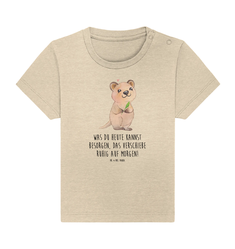 Organiczna koszulka dla niemowląt Quokka Szczęśliwy Baby Hemd, Lustiges Baby Shirt, Baby T-Shirt, Baby Shirt Klassisch, Baby Shirt Gestreift, Baby Jerseyshirt, Baby Langarmshirt, Baby Shirt Mit Aufdruck, Baby Top, Baby Sweatshirt, Baby Shirt Mit Motiv, Baby Shirt Neutral, Baby Shirt Junge, Baby Shirt Weiß, Baby Shirt Alltag, Baby Shirt Unisex, Baby Shirt Pastell, Baby Pullover, Baby Shirt Modern, Baby Shirt, Baby Oberteil, Baby Bio Shirt, Baby Shirt Mädchen, Baby Baumwollshirt, Baby Shirt Bunt, Baby Shirt Erstausstattung, Baby Shirt Mit Spruch, Baby Shirt Grau, Baby Shirt Zur Geburt, Baby Kurzarmshirt, Baby Shirt Geschenk, Süßes Baby Shirt, Gute Laune, Lustige Sprüche, Tiermotive, Tiere, Aufschieberitis, Verschieben, Lustiger Spruch, Quokka, Dinge Erledigen, Niedliches Tier