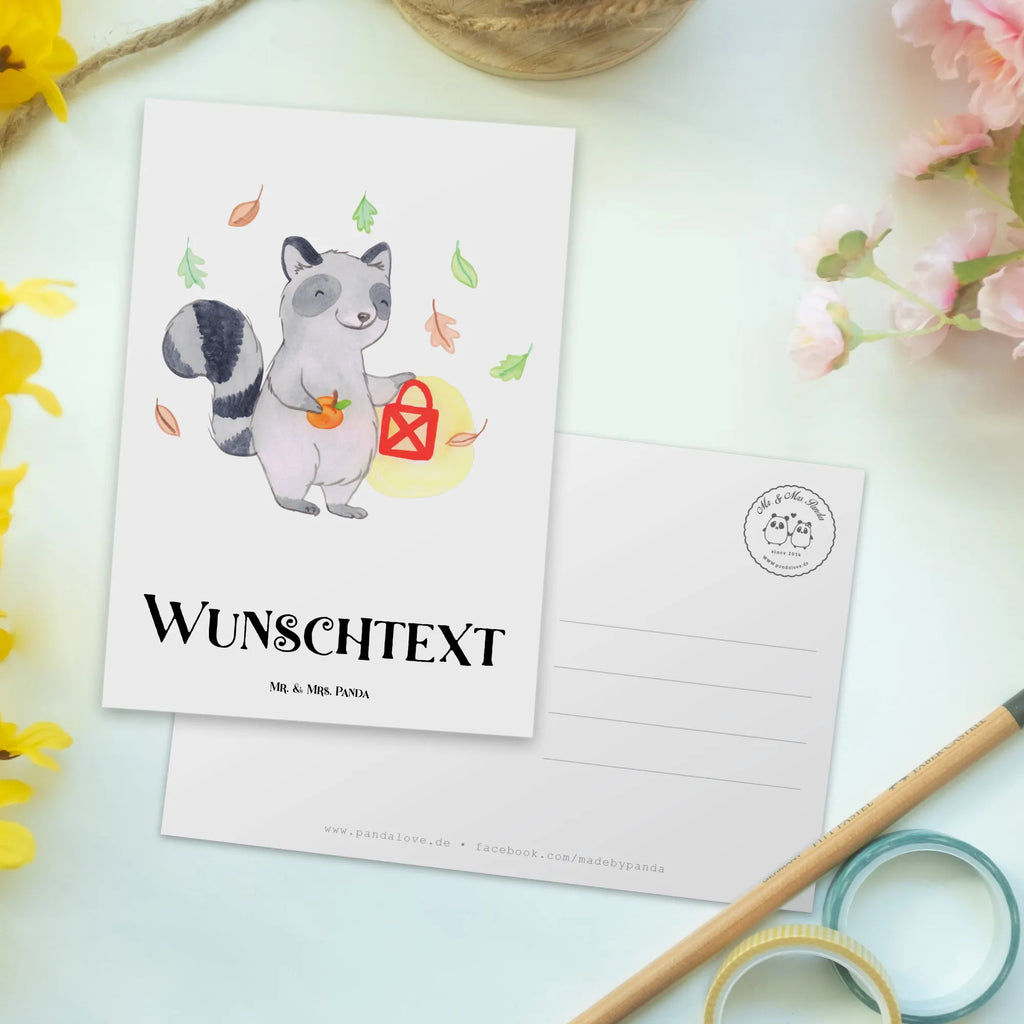 Personalisierte Postkarte Waschbär Laterne Postkarte mit Wunschtext, Postkarte personalisierbar, Ansichtskarte mit Namen, Einladung mit Wunschtext, Grußkarte mit Namen, Karte mit Namen, Postkarte bedrucken, Grußkarte mit Wunschtext, Einladung mit Namen, Geschenkkarte mit Wunschtext, Ansichtskarte mit Wunschtext, Geschenkkarte mit Namen, Karte mit Wunschtext, Postkarte mit Namen, Halloween, Deko, Martinssingen, Dekoration, Geschenke, Schenken, Süßes sonst gibt's saures, Waschbär, Trick or Treat, Herbst, Halloween Deko, Laterne
