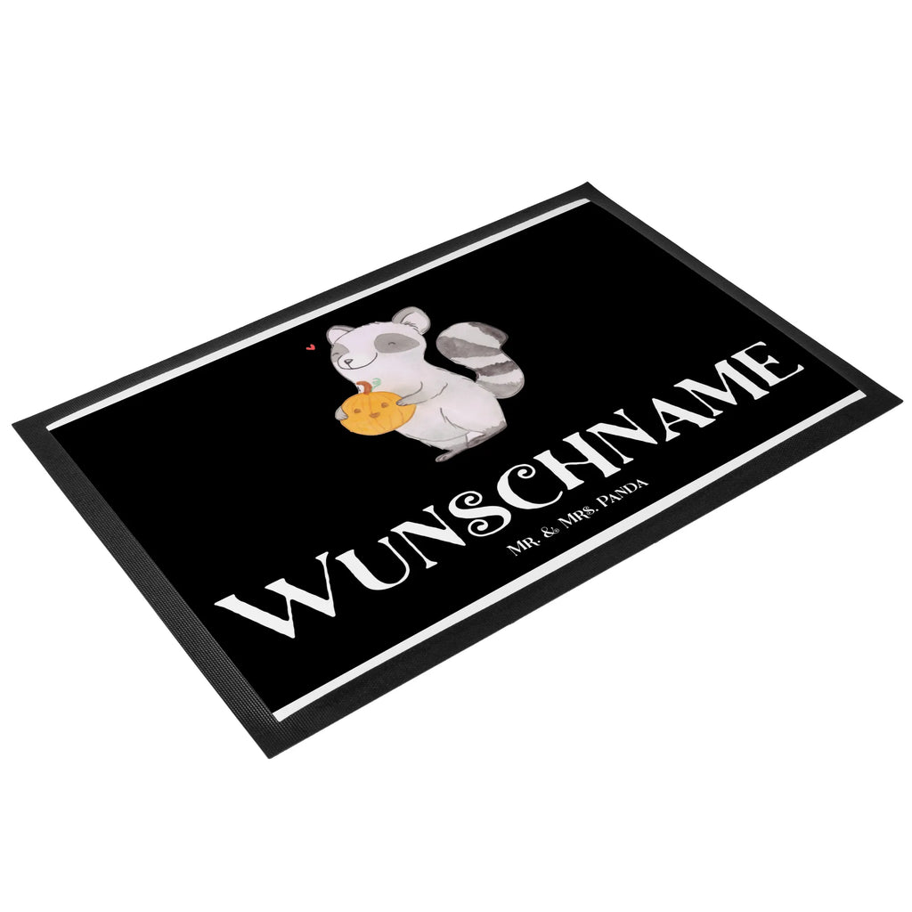 Spersonalizowana wycieraczka szop pracz dynia Wunschnamen, Personalisierte Fußmatte, Namensfussmatte, Fußmatte Bedrucken, Haustürmatte Personalisiert, Personalisierung, Personalisiert, Bedrucken, Türvorleger Personalisiert, Fußmatte mit Namen, Türvorleger mit Namen, Martinssingen, Geschenke, Schenken, Dekoration, Halloween, Deko, Kürbis, Waschbär, Trick Or Treat, Süßes Sonst Gibt's Saures, Halloween Deko