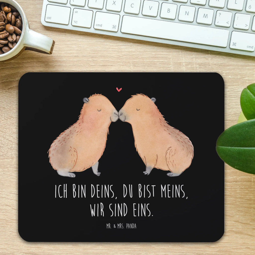 Mouse mat Capybara love Einzigartiges Mauspad, Mausunterlage, Arbeitszimmer, PC Zubehör, Mauspad, Büroausstattung, Computer zubehör, Mauspad Büro, Designer Mauspad, Mousepad, Tiermotive, Gute Laune, lustige Sprüche, Tiere, Tierliebe, Liebesspruch, Capybara, Herzlich, Ehejubiläum, Beziehung, Geschenkidee, verliebt, Valentinstag, Verschmolzen, Romantisches Geschenk, Jahrestag, Ich bin deins, Partnertiere, Handgezeichnet, Kuschel Capybaras, Paar, Liebesbeweis, Du bist meins, Liebe