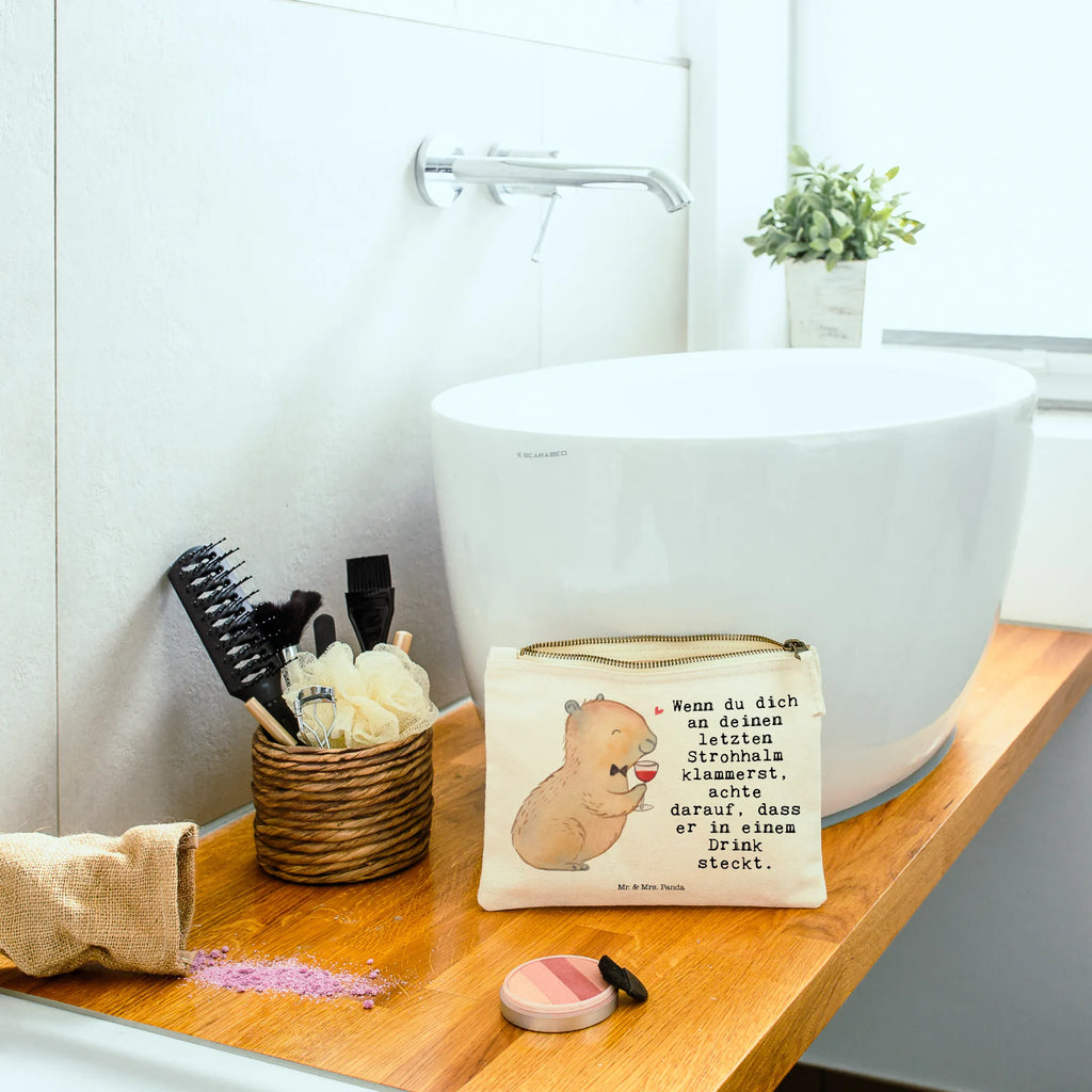 Make-up bag Capybara wine Kosmetikbeutel, kosmetiktäschchen, pinsel tasche, Schminktäschchen, beauty tasche, Schminkbeutel, Mäppchen, toiletry bag, Stiftemäppchen, Schlampermäppchen, aufbewahrungsbeutel, pencil case, Federmappe, Waschtasche, Kulturtasche, aufbewahrungstasche, Waschbeutel, Etui, Kulturbeutel, Schminktasche, utensilientasche, Kosmetiktasche, beauty case, Lustige Sprüche, Tiere, Tiermotive, Gute Laune, Capybara Zeichnung, Wein Spaßbild, Heiterer Capybara, Panda Handzeichnung, Weinliebhaber Geschenk, Liebe Zum Wein Spruch, Stilvolles Capybara, Capybara Kunstwerk, Weintrinkendes Nagetier, Geschenk für Weinkenner, Handgezeichnetes Capybara, Adrette Tiere, Capybara Weinflasche