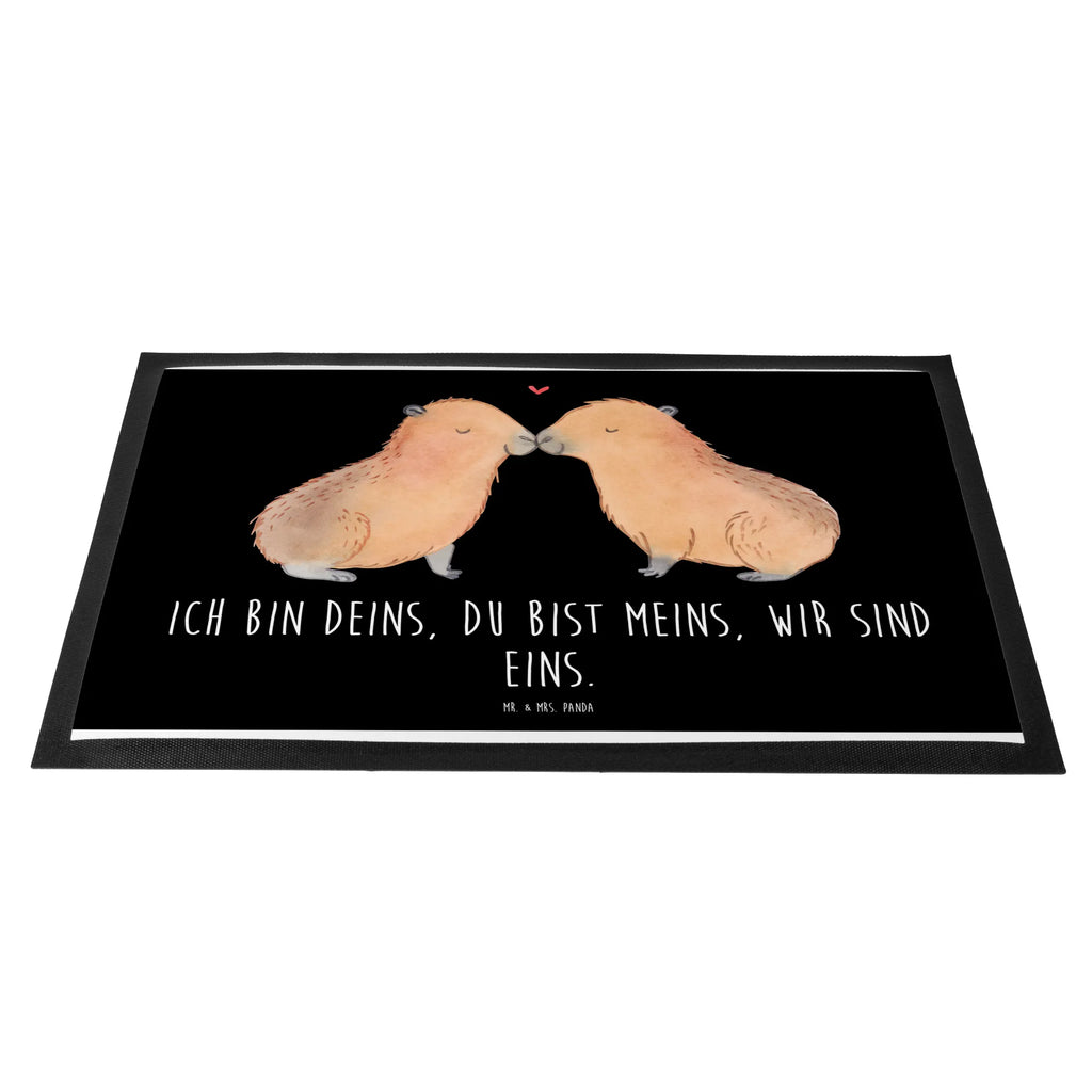 Doormat Capybara love außenmatte, Schmutzfangteppich, Schuhabstreifer, Eingangsteppich, Fußabstreifer, Fussmatte, Haustürmatte, Sauberlaufmatte, fußmatte, sauberlaufmatten, Schmutzfänger, Abtreter, Schmutzfangmatte, flurmatte, Eingangsmatte, Schmutzmatte, schmutzfangmatten, matte haustür, Fußabtreter, Abtretmatte, Fußmatten, türmatten, Türmatte, hausmatte, Türvorleger, abstreifer, Lustige Sprüche, Tiere, Tiermotive, Gute Laune, Verliebt, Beziehung, Liebesspruch, Herzlich, Jahrestag, Tierliebe, Partnertiere, Ich Bin Deins, Valentinstag, Paar, Geschenkidee, Romantisches Geschenk, Kuschel Capybaras, Ehejubiläum, Verschmolzen, Liebe, Handgezeichnet, Du Bist Meins, Capybara, Liebesbeweis